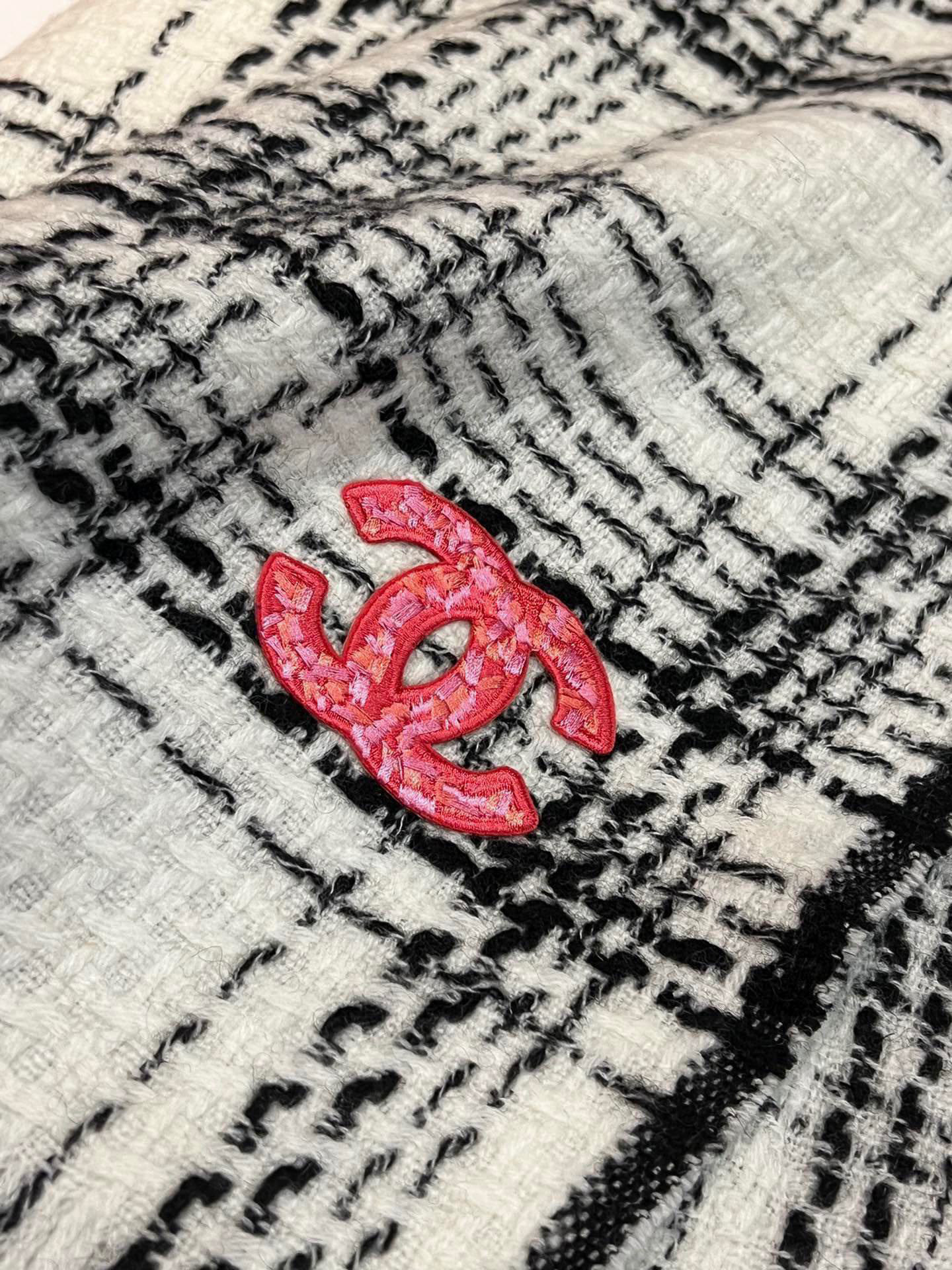  ‼️新😘😘香奈儿（CHANEL）年度最美‼️ 【双C编织格纹披肩】独家渠道原单货‼️年度最新力作 顶极