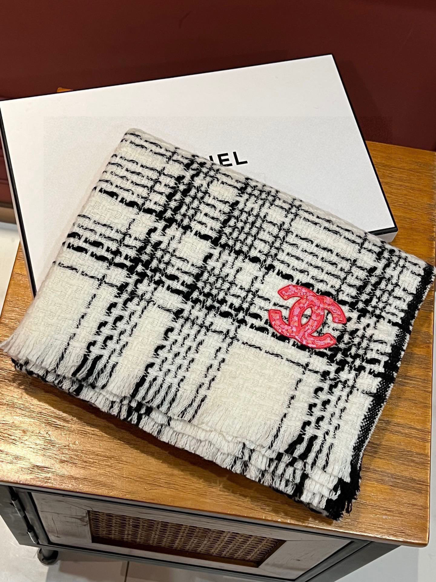  ‼️新😘😘香奈儿（CHANEL）年度最美‼️ 【双C编织格纹披肩】独家渠道原单货‼️年度最新力作 顶极