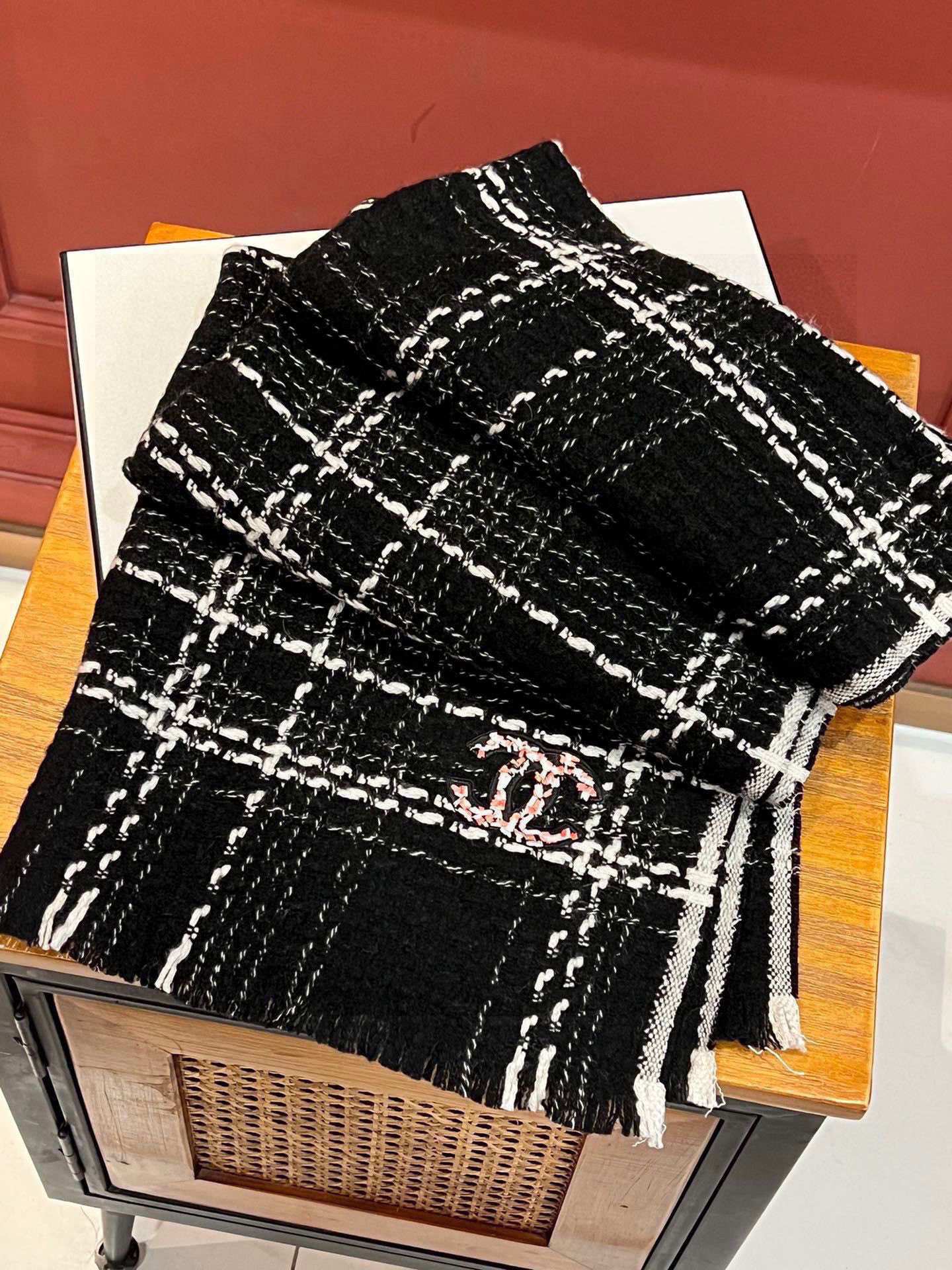  ‼️新😘😘香奈儿（CHANEL）年度最美‼️ 【双C编织格纹披肩】独家渠道原单货‼️年度最新力作 顶极