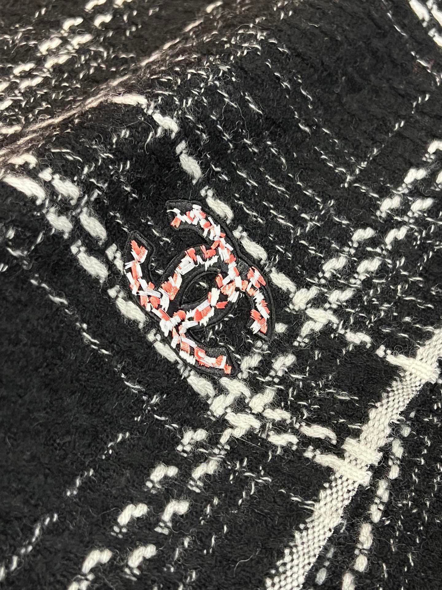  ‼️新😘😘香奈儿（CHANEL）年度最美‼️ 【双C编织格纹披肩】独家渠道原单货‼️年度最新力作 顶极