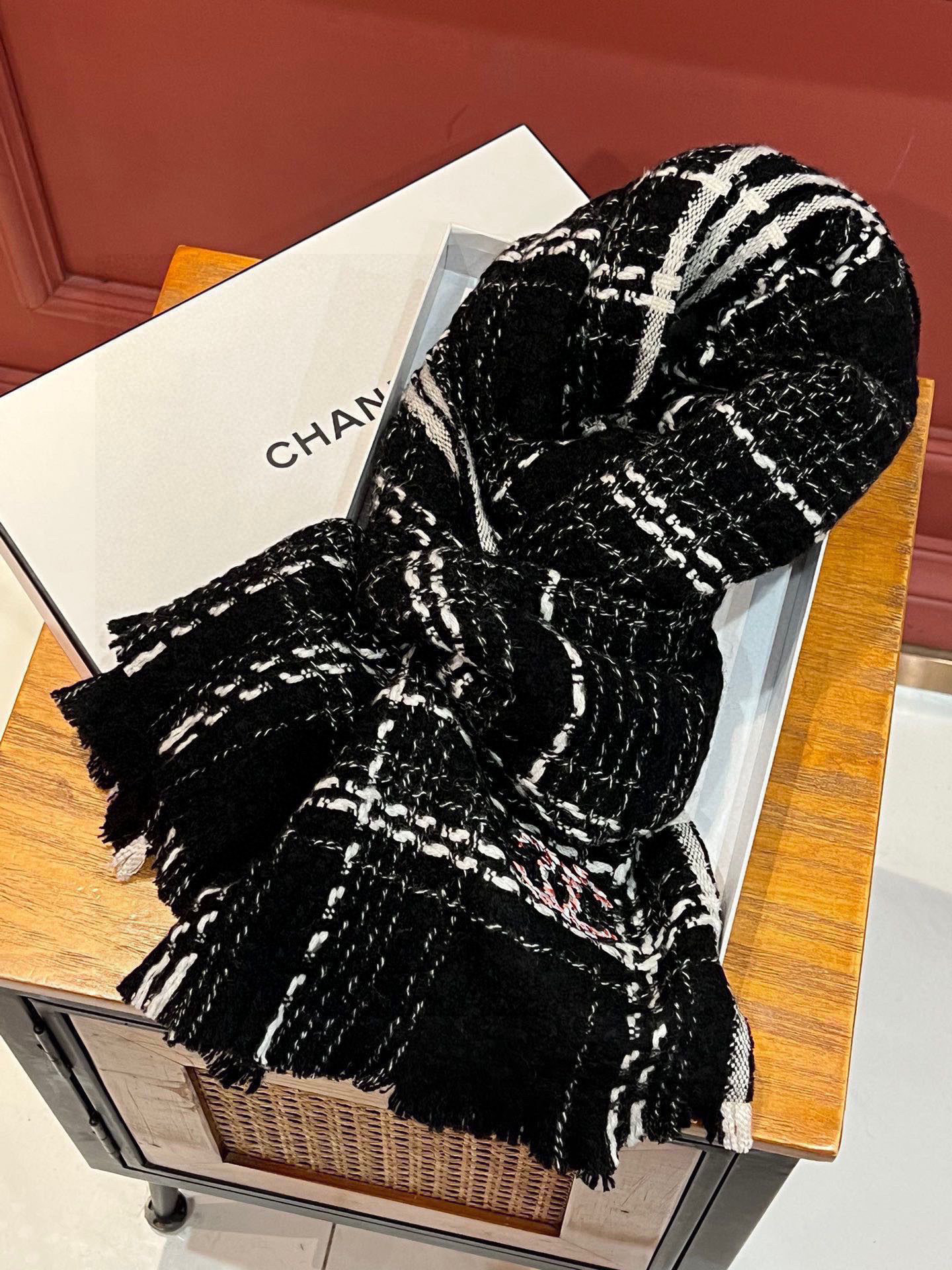 ‼️新😘😘香奈儿（CHANEL）年度最美‼️ 【双C编织格纹披肩】独家渠道原单货‼️年度最新力作 顶极