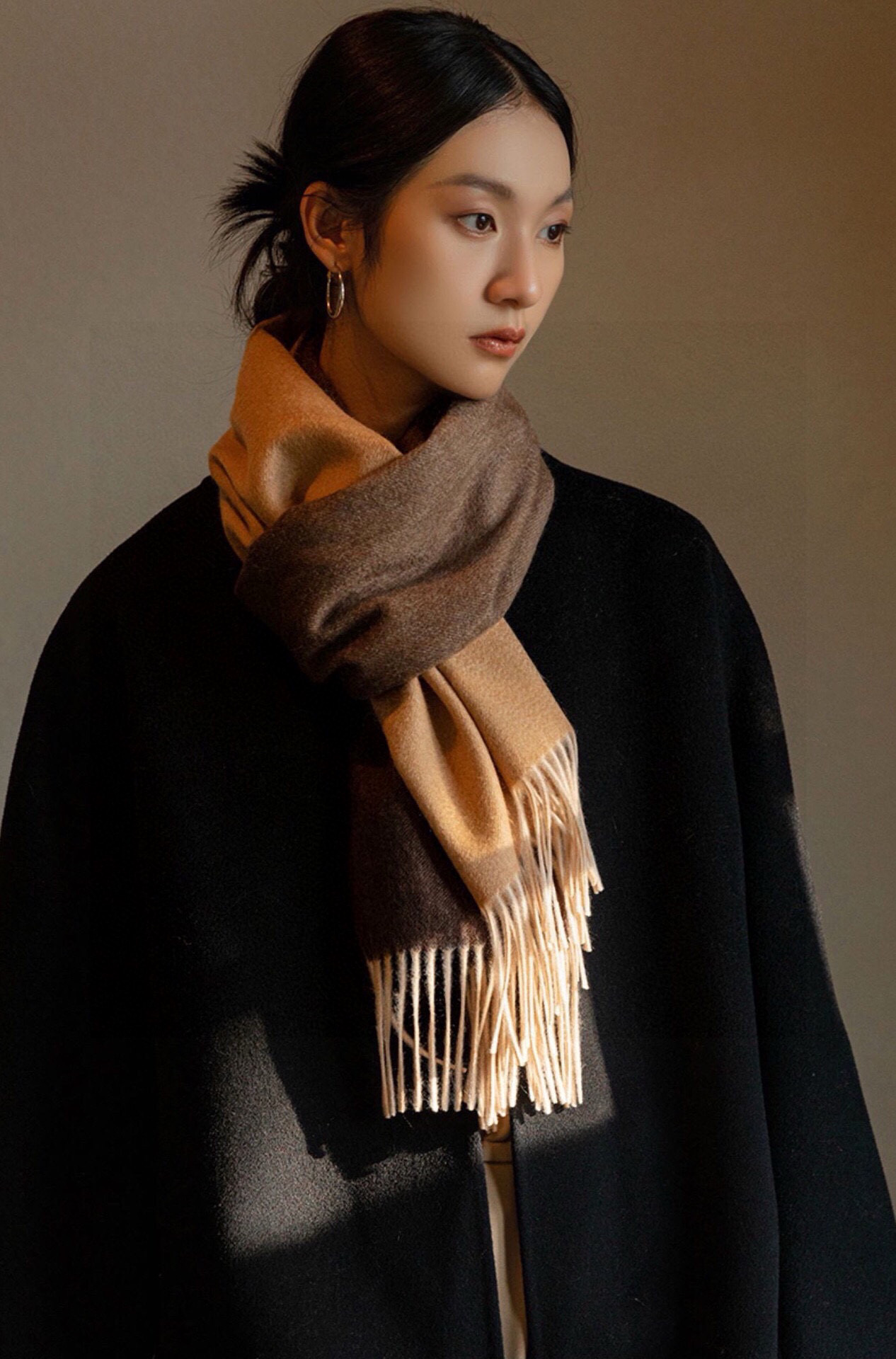  ✨✨太美了😍 爱马仕 美到要尖叫😱专柜最新款🎊英伦欧美范儿「多色渐变」又是一款即时尚又实用的大围巾&长