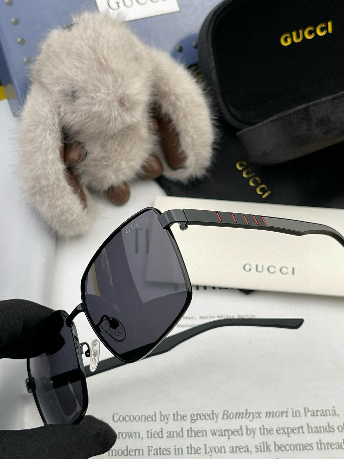   Gucci 。  高品质男女款墨镜   👍 进口宝丽来偏光镜片  。蛤蟆镜 开车钓鱼都可 。百搭显瘦