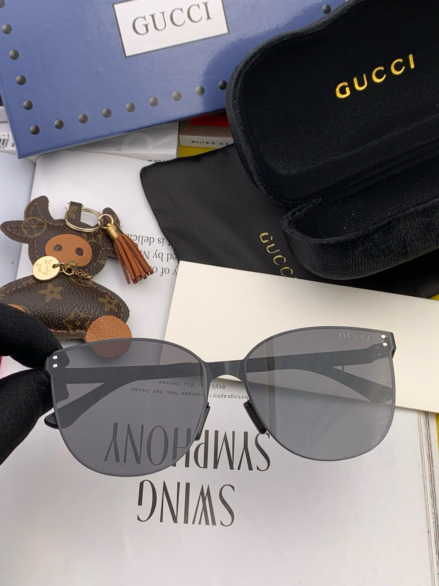   Gucci 2025春夏新款超轻无螺丝压不坏系列情侣款太阳镜高清尼龙镜片🦅完美品质，适合各种脸型，经