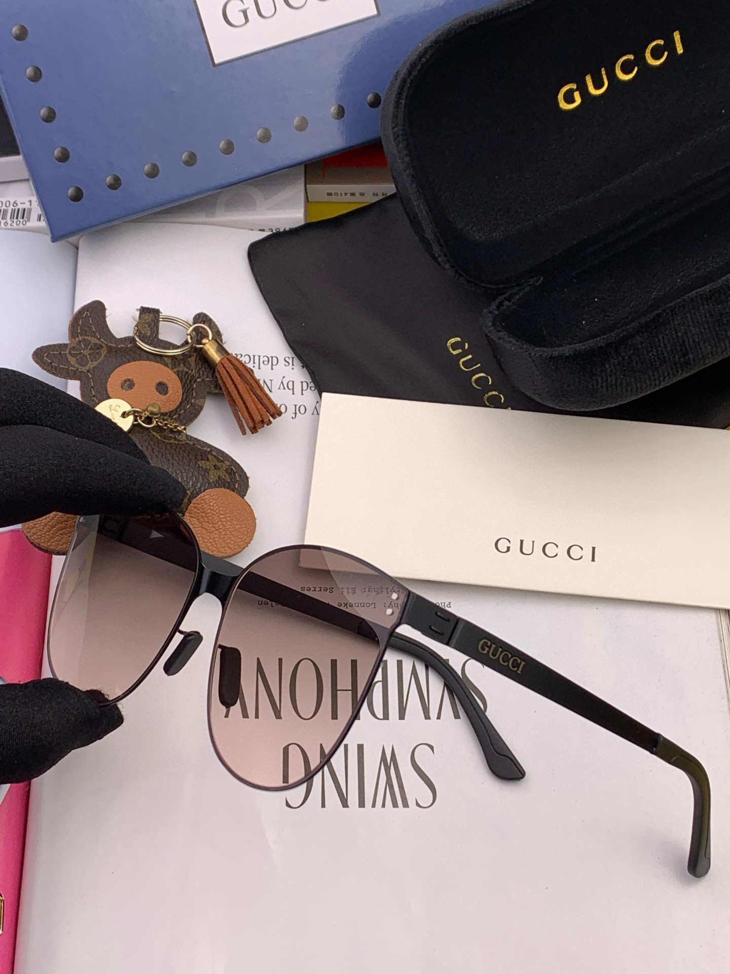   Gucci 2025春夏新款超轻无螺丝压不坏系列情侣款太阳镜高清尼龙镜片🦅完美品质，适合各种脸型，经