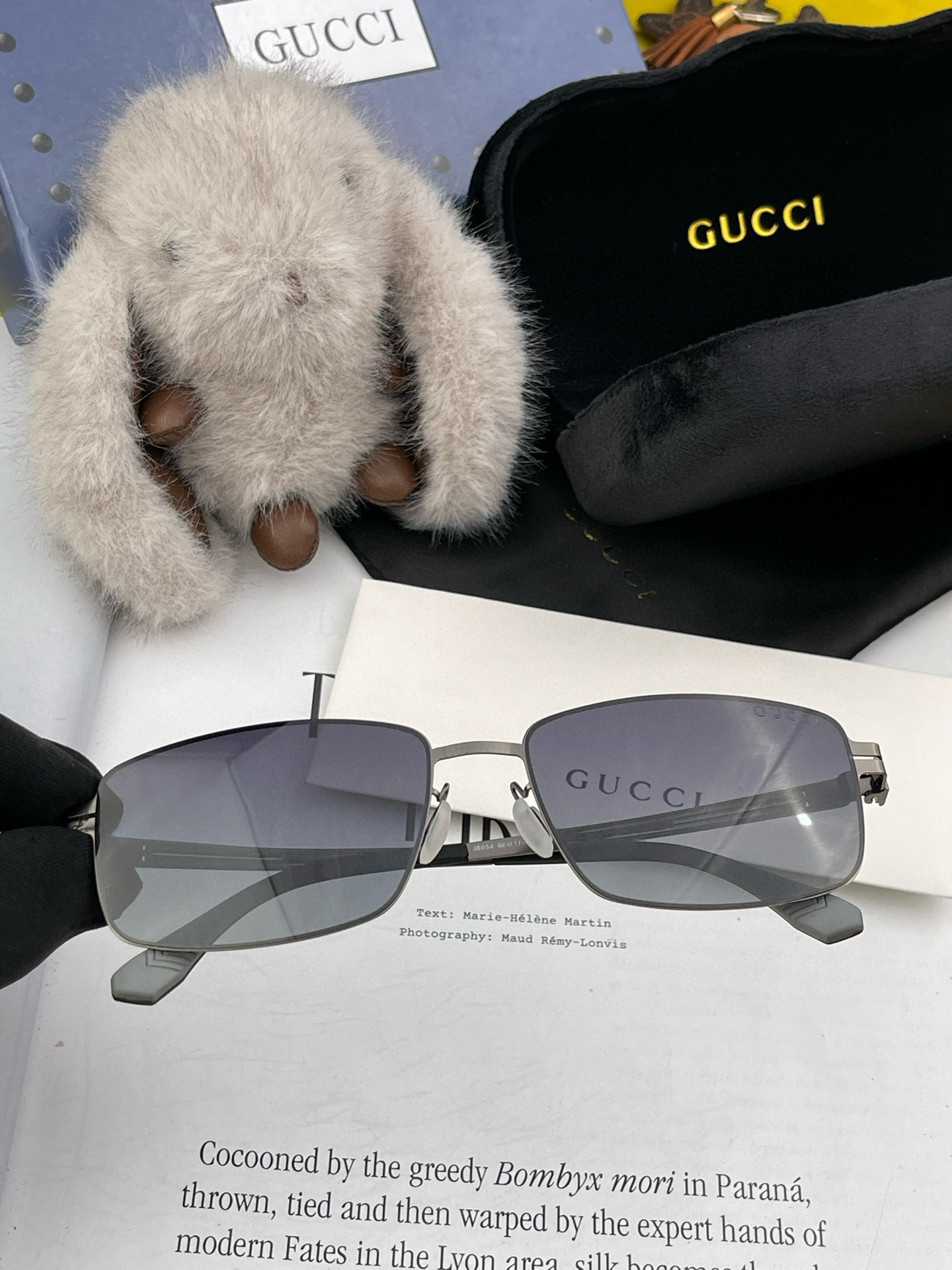        GUCCI 男款炫彩飞行员偏光太阳镜 ❤️材质：高清尼龙加厚卡槽高清偏光镜片 🌹无边框镜架
