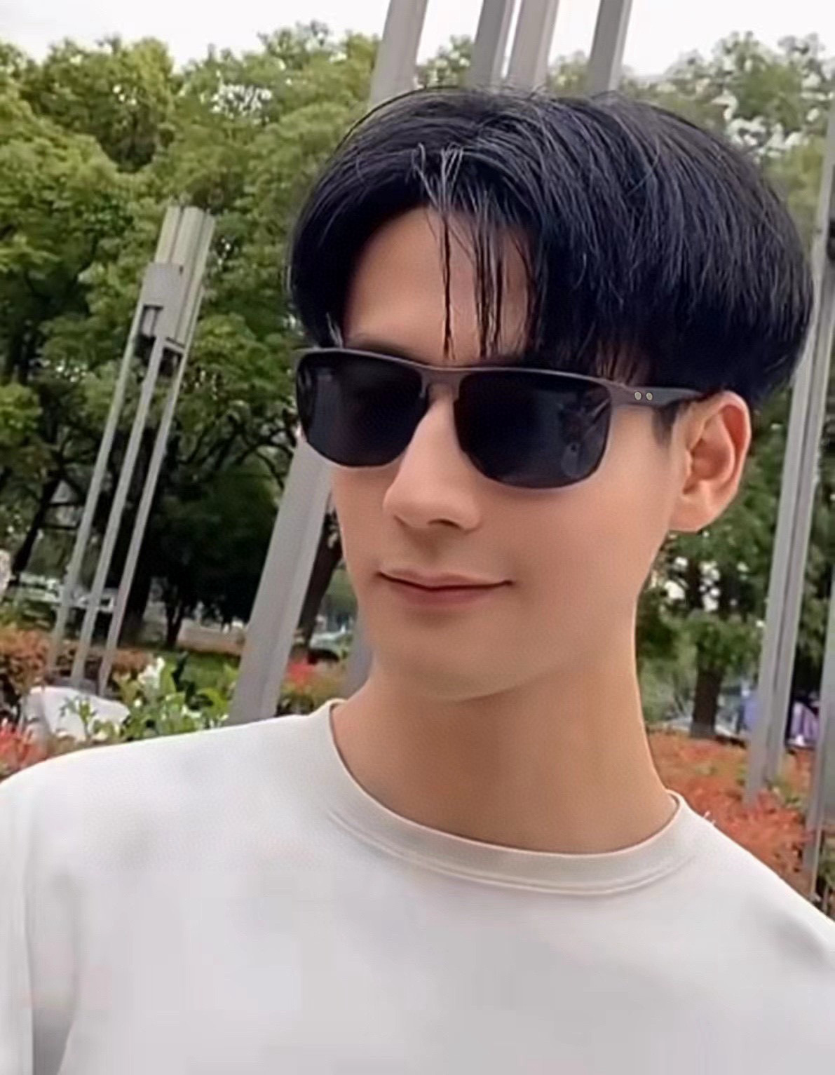         GUCCI 男款炫彩飞行员偏光太阳镜 ❤️材质：高清尼龙加厚卡槽高清偏光镜片 🌹无边框镜