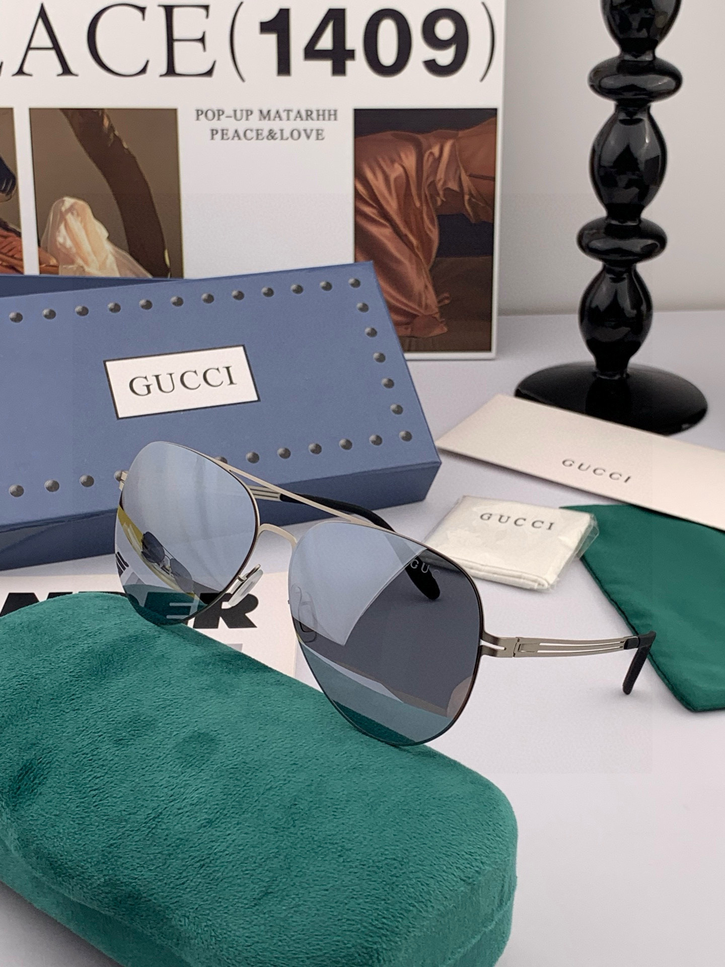      GUCC* 2025新款男女情侣款太阳iP电镀永不褪色 卖点：超轻超有弹性整幅眼镜无螺丝重要的