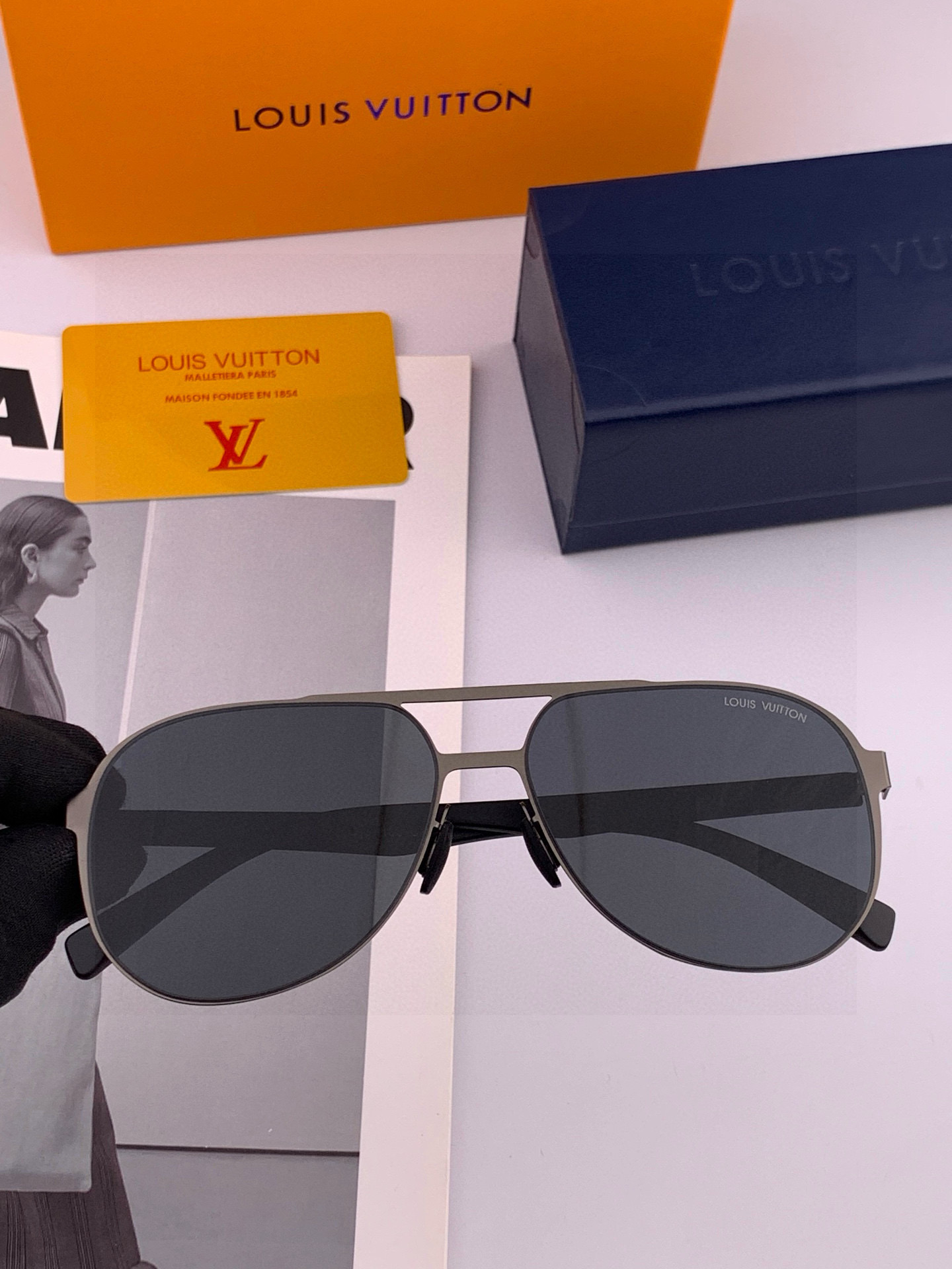        GUCCI 男款炫彩飞行员偏光太阳镜 ❤️材质：高清尼龙加厚卡槽高清偏光镜片 🌹无边框镜架