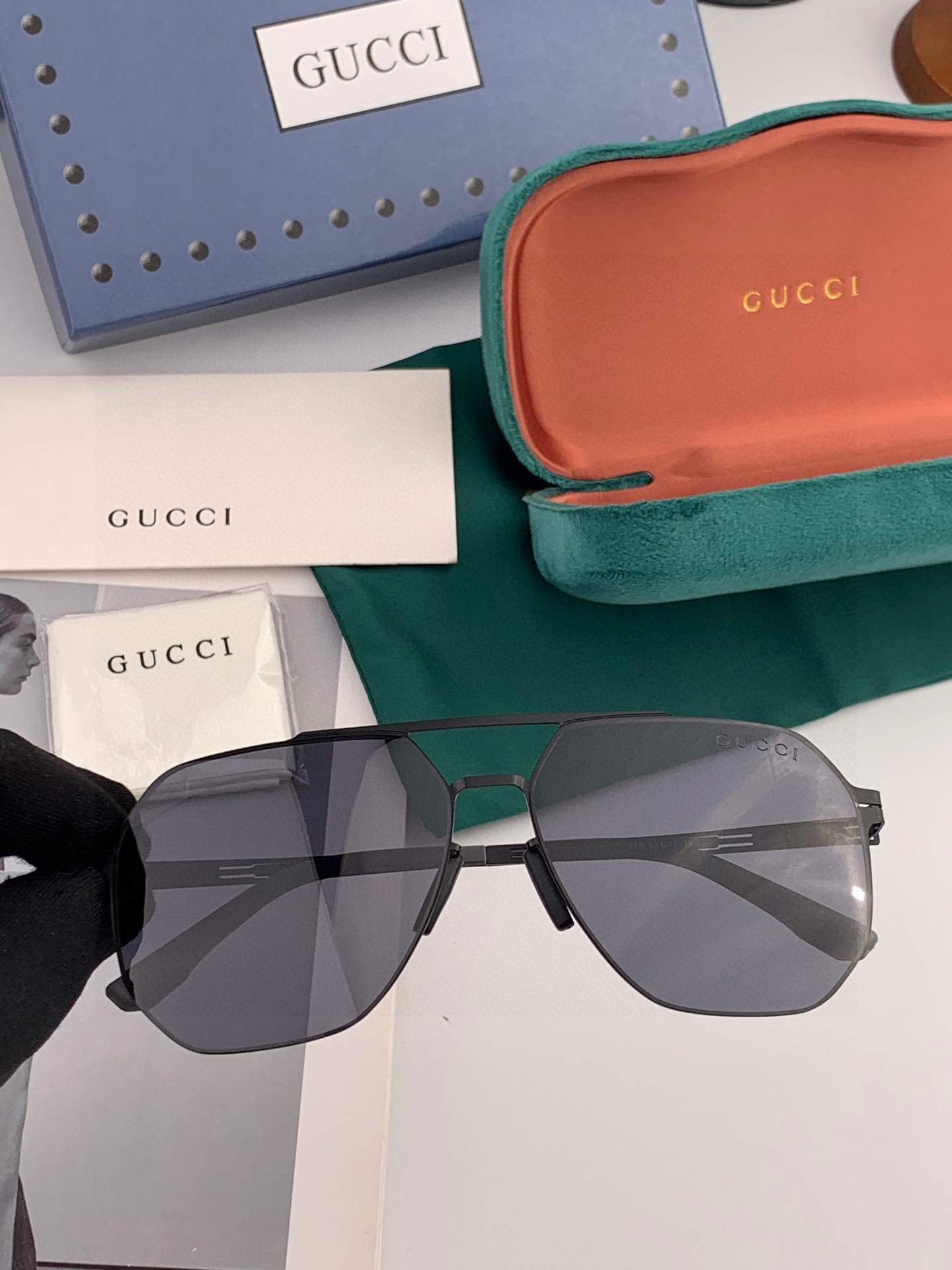         GUCCI 男款炫彩飞行员偏光太阳镜 ❤️材质：高清尼龙加厚卡槽高清偏光镜片 🌹无边框镜