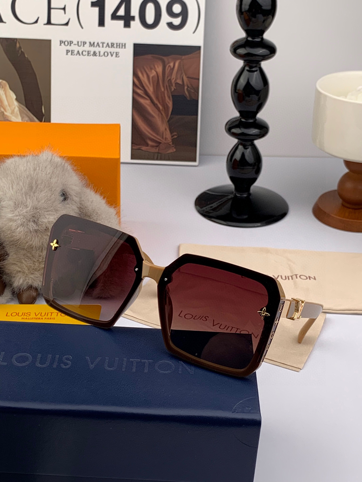  LV 2025年开春新款  潮流爆款 时尚方框太阳镜 高品质 佩戴舒适 网红潮款墨镜 型号L8148