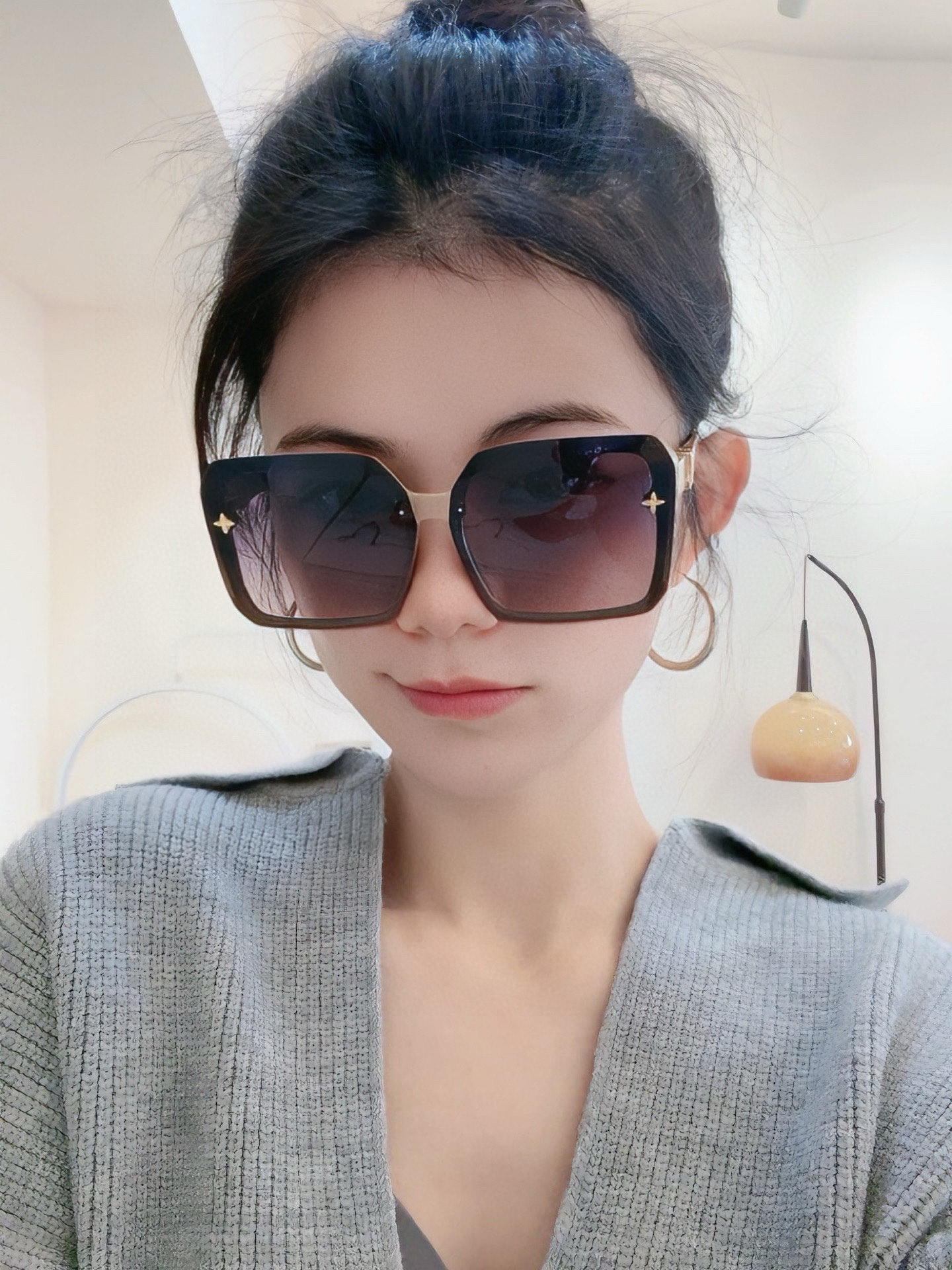  LV 2025年开春新款  潮流爆款 时尚方框太阳镜 高品质 佩戴舒适 网红潮款墨镜 型号L8148