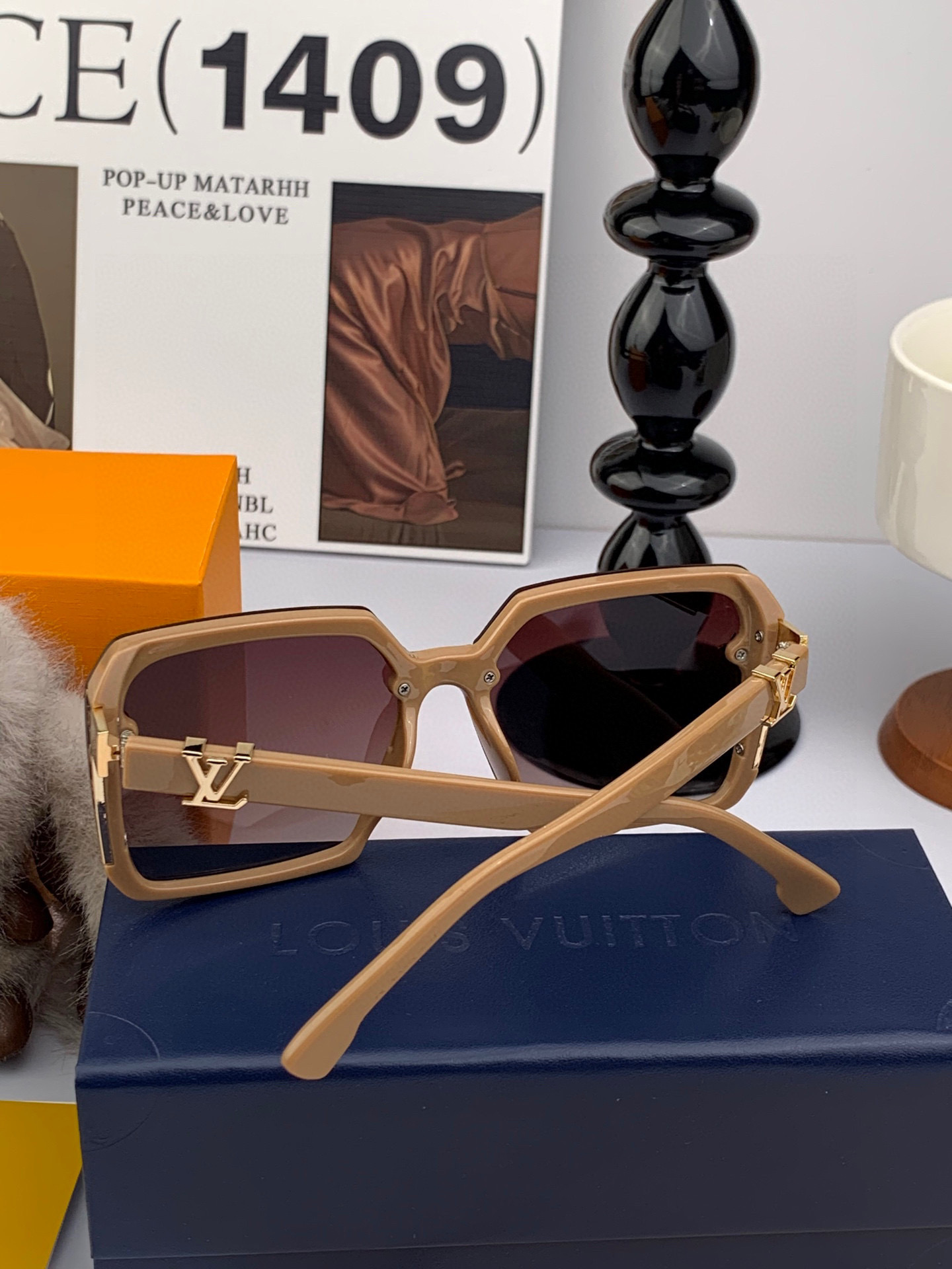  LV 2025年开春新款  潮流爆款 时尚方框太阳镜 高品质 佩戴舒适 网红潮款墨镜 型号L8148