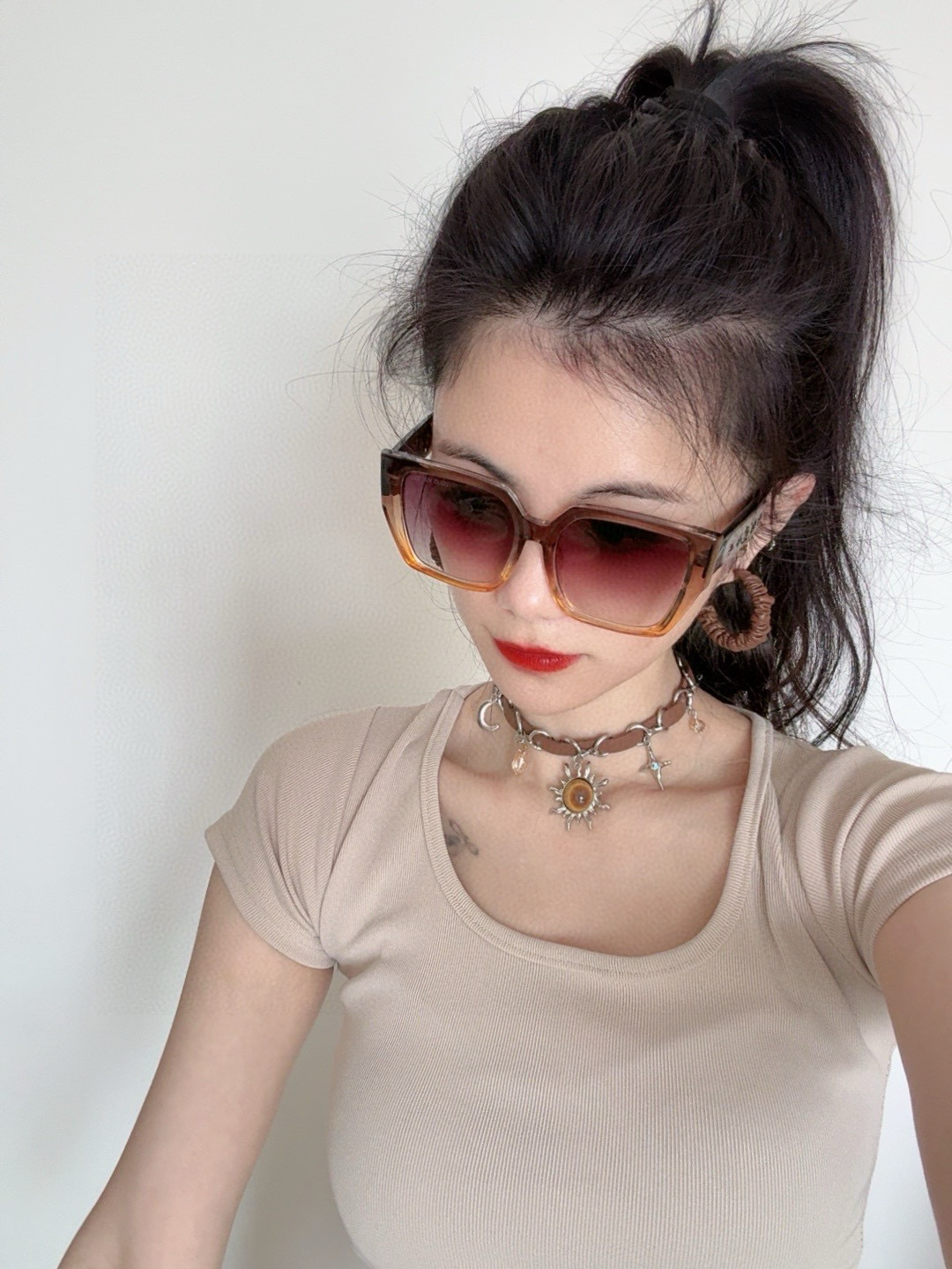   LV 2025新款女士方框太阳眼镜 开车墨镜 新款太阳镜  时尚大方 舒适轻盈 精致奢华 超轻 型号