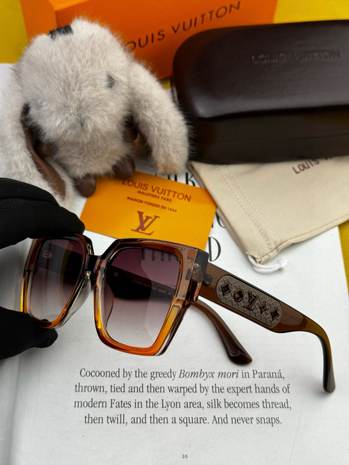   LV 2025新款女士方框太阳眼镜 开车墨镜 新款太阳镜  时尚大方 舒适轻盈 精致奢华 超轻 型号