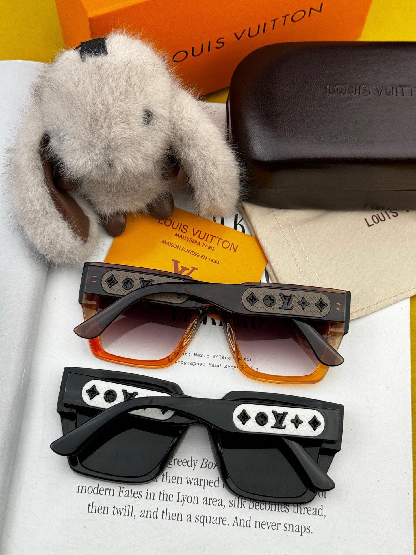   LV 2025新款女士方框太阳眼镜 开车墨镜 新款太阳镜  时尚大方 舒适轻盈 精致奢华 超轻 型号