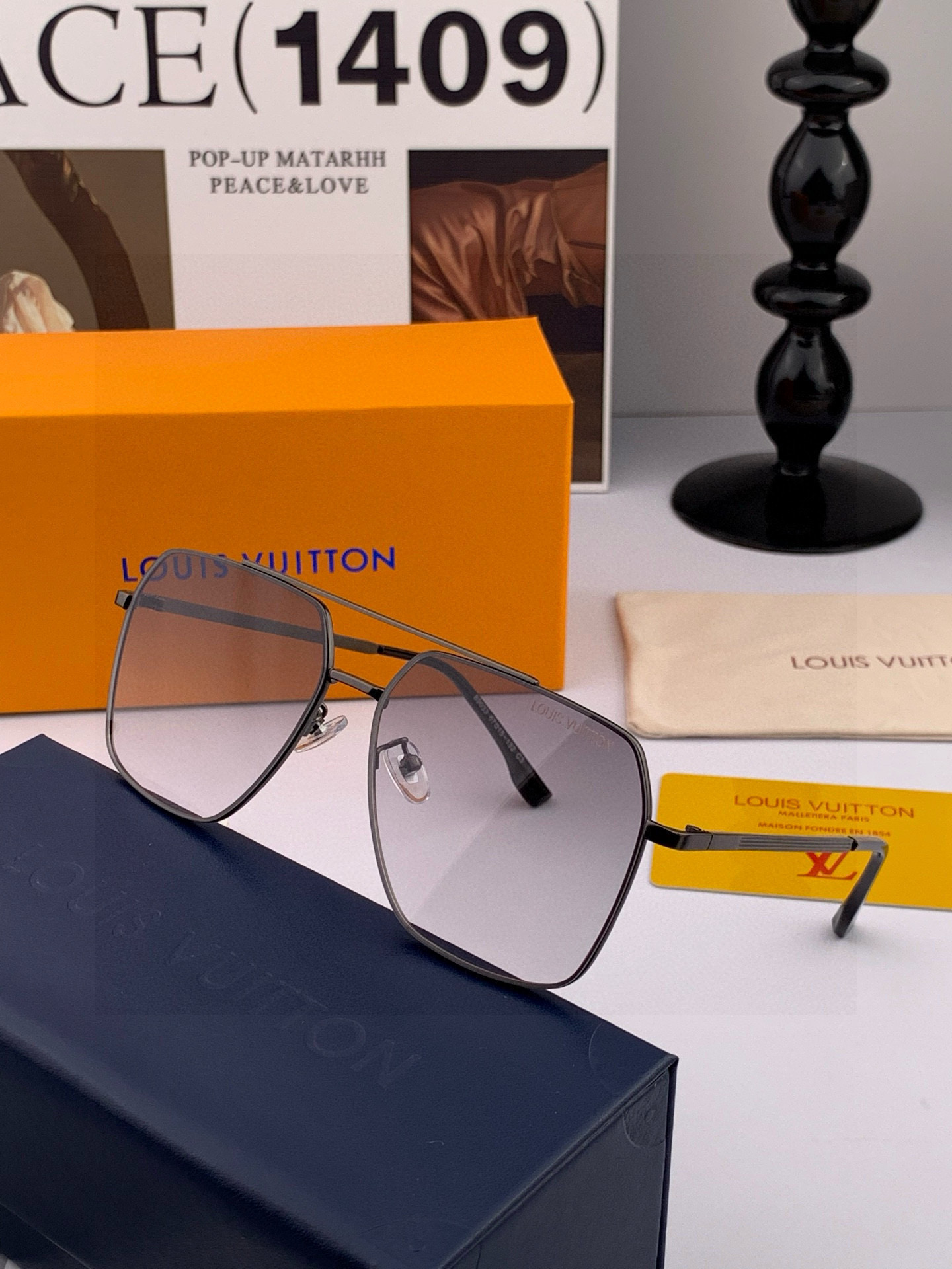 ♦️LV 2025新款男女情侣款太阳镜多边形墨镜iP电镀永不褪色 超轻超有弹性整幅眼镜无螺丝重要的是压不