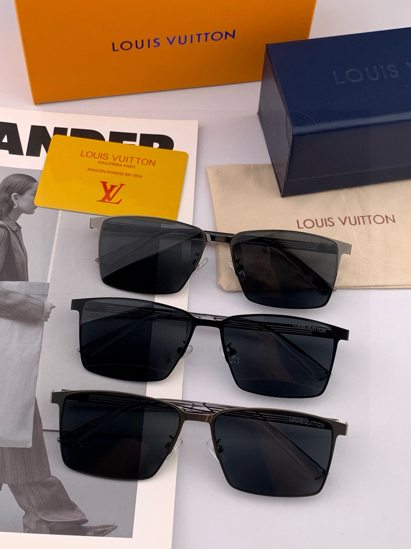       LV 男款炫彩飞行员偏光太阳镜 ❤️材质：高清尼龙加厚卡槽高清偏光镜片 🌹无边框镜架💕颜👍型