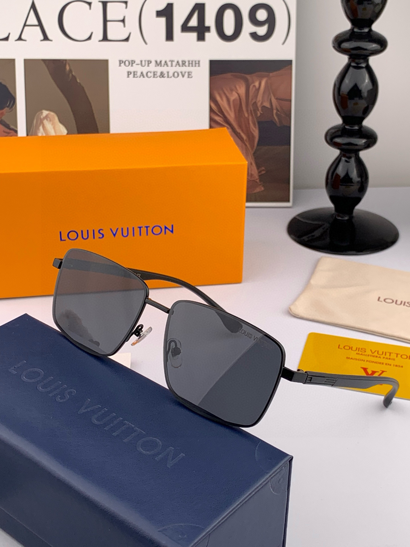       LV 男款炫彩飞行员偏光太阳镜 ❤️材质：高清尼龙加厚卡槽高清偏光镜片 🌹无边框镜架💕颜👍型