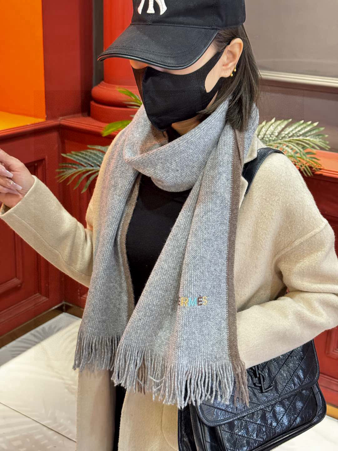  Hermes（爱马仕）同步专柜，高端羊绒针织围巾！】可正式，可随意，非常Classical的男款设计。