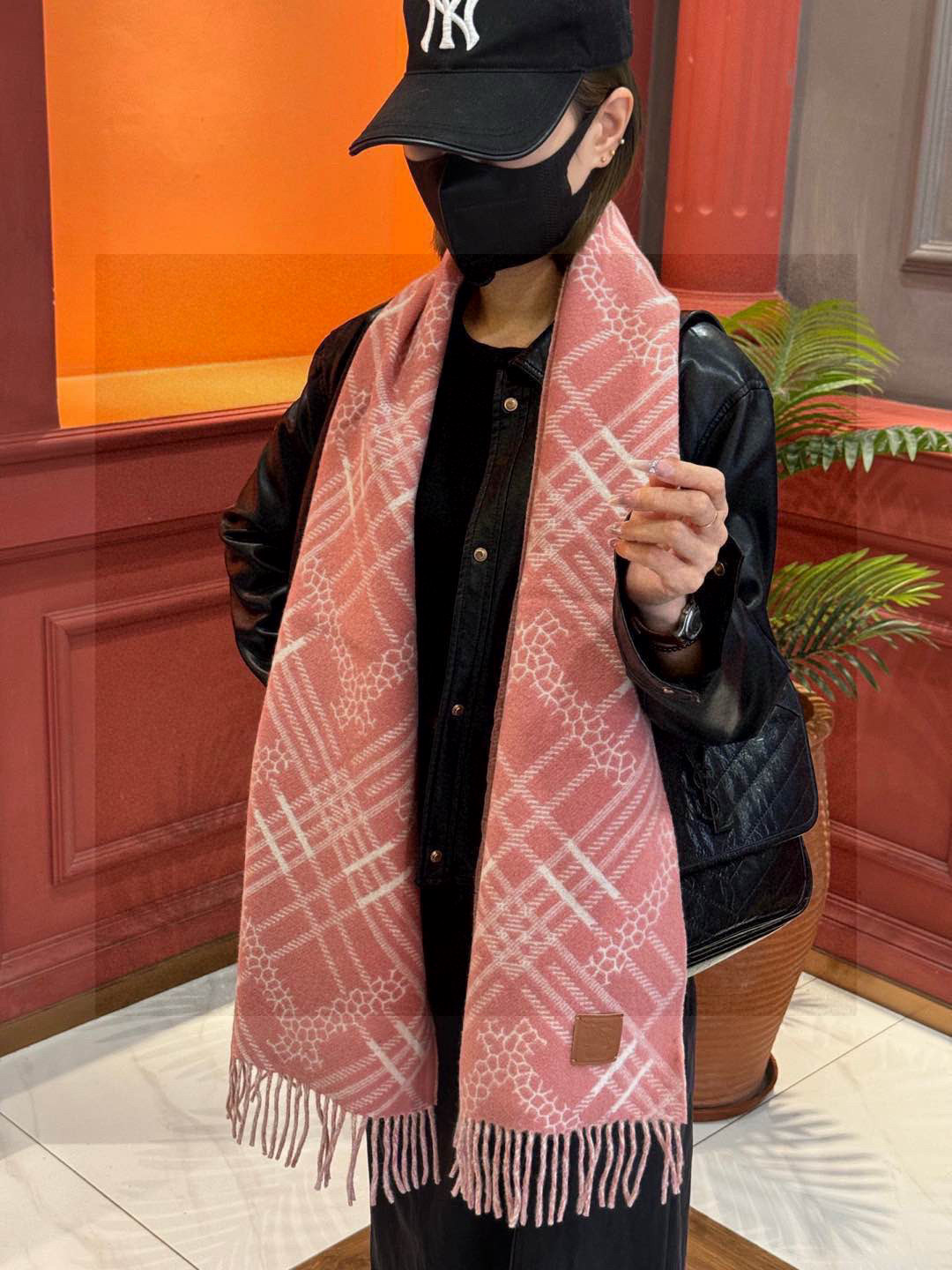   双面围巾 🆕Burberry · 巴宝莉格子围巾❗️好看的要疯掉了，太有型太有魅力了❗️❗️非常斯文