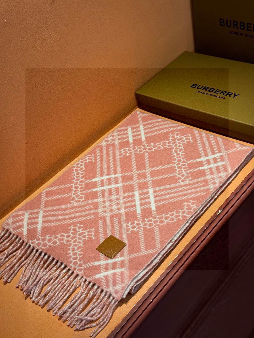   双面围巾 🆕Burberry · 巴宝莉格子围巾❗️好看的要疯掉了，太有型太有魅力了❗️❗️非常斯文