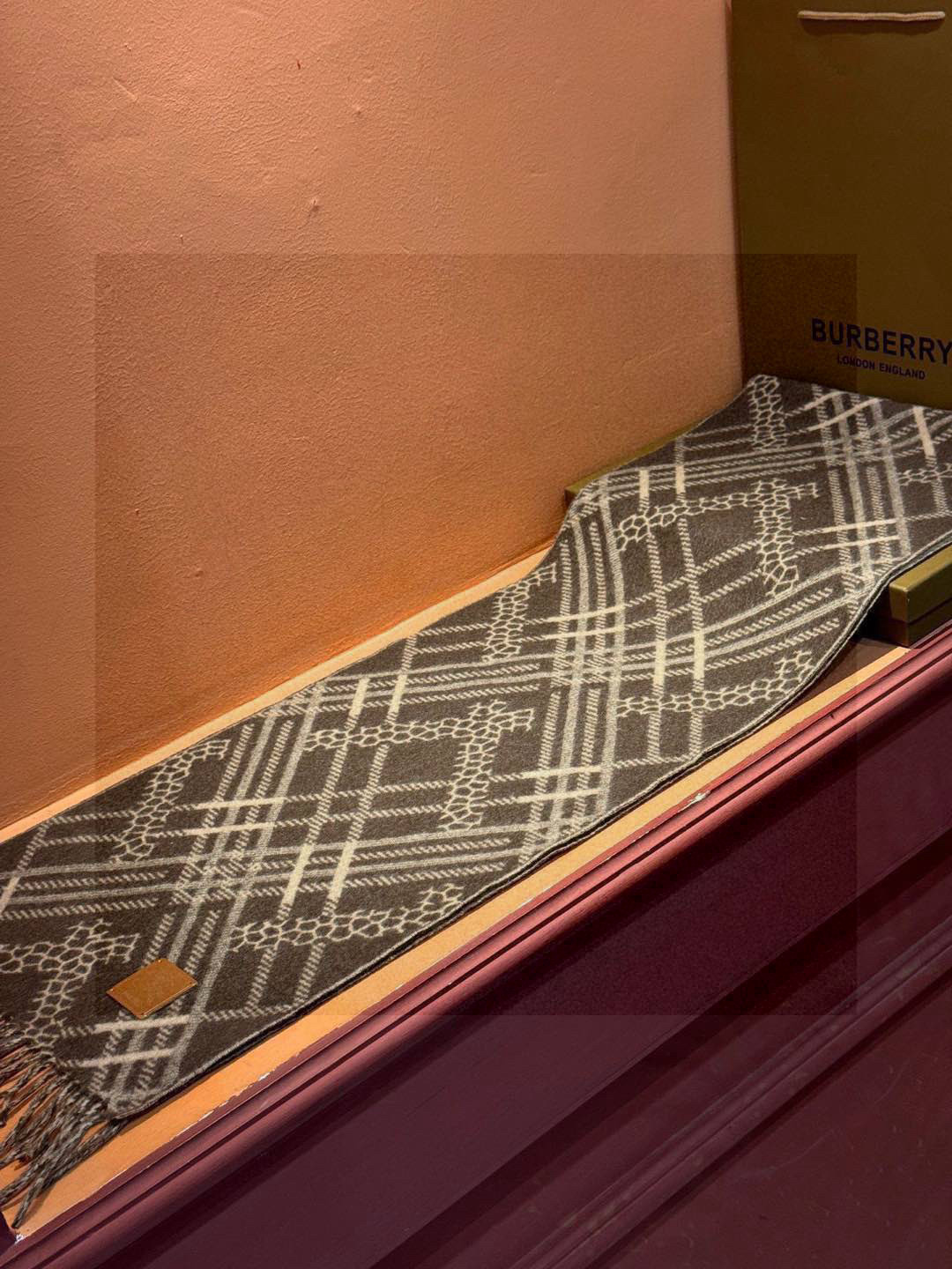   双面围巾 🆕Burberry · 巴宝莉格子围巾❗️好看的要疯掉了，太有型太有魅力了❗️❗️非常斯文