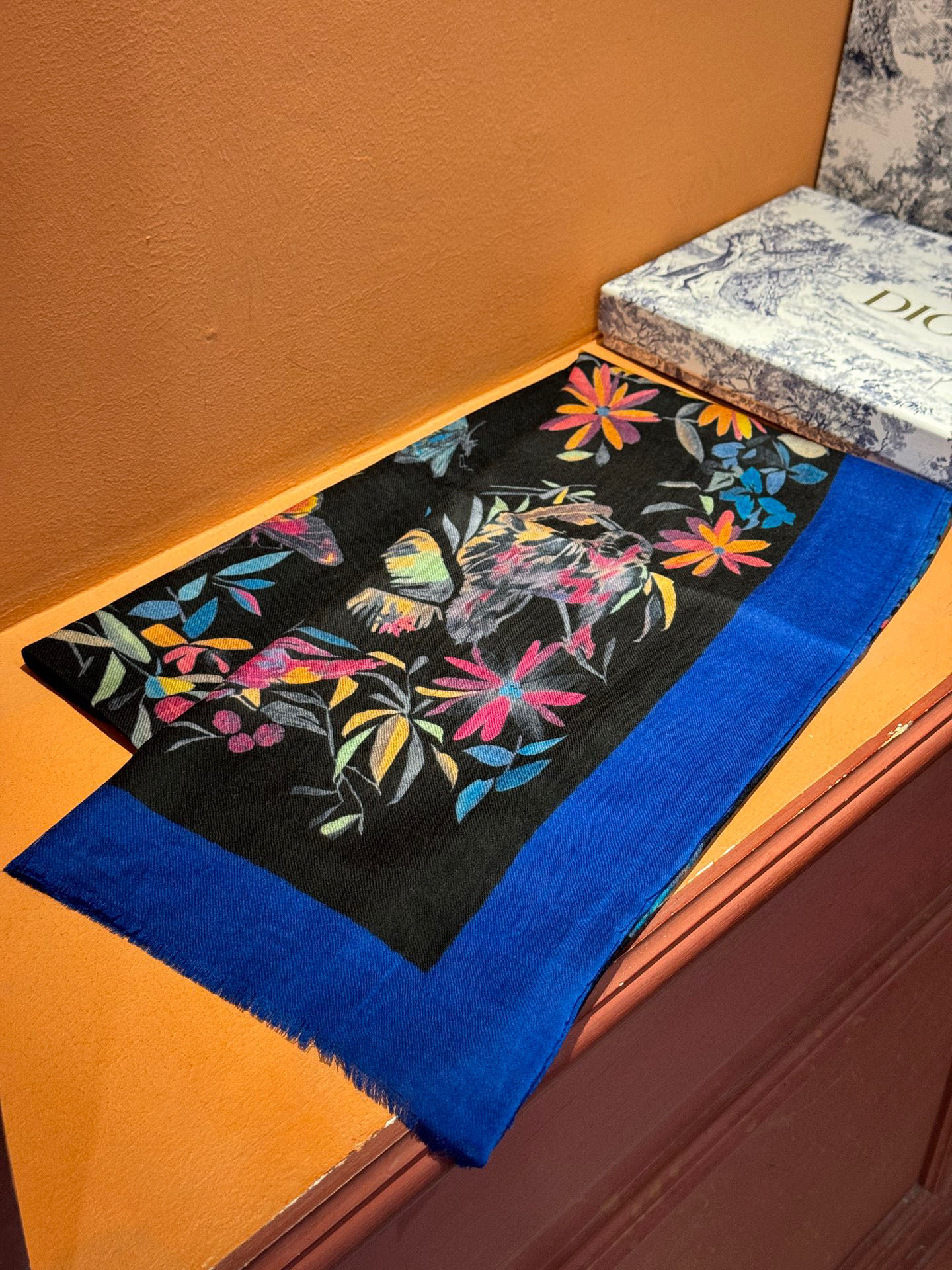 上新🌟 DIOR💄💋新款💖羊绒面料长巾 😘美翻了流泪御用殿堂级极‼️新款专柜在售 纯羊绒独特设计风格❗加