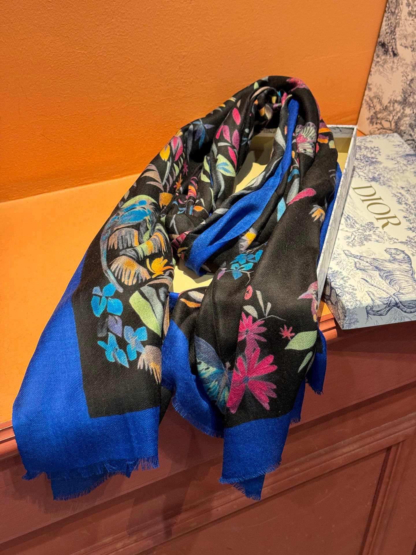 上新🌟 DIOR💄💋新款💖羊绒面料长巾 😘美翻了流泪御用殿堂级极‼️新款专柜在售 纯羊绒独特设计风格❗加