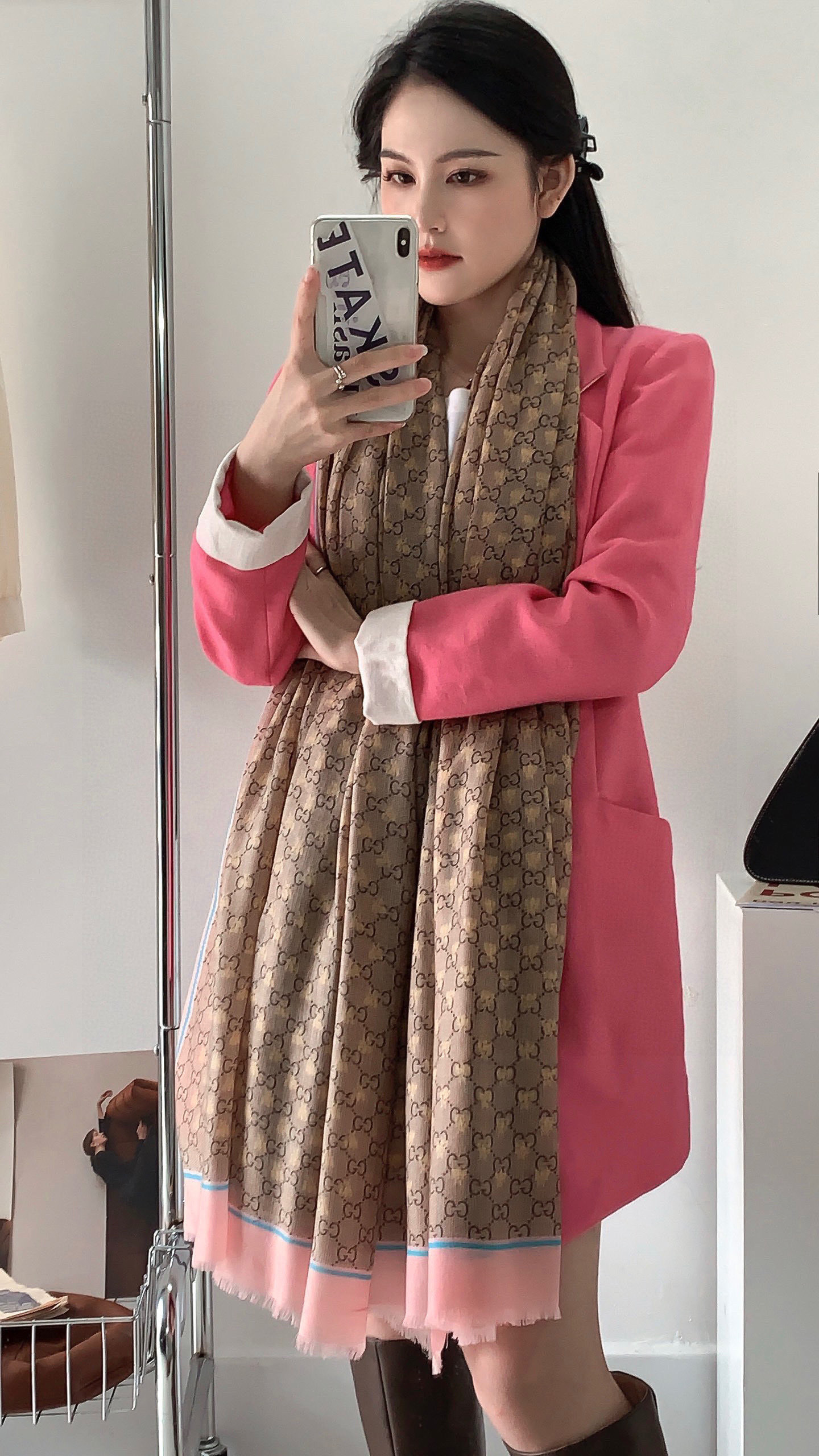    ✨✨GUCCI新款！ 印花工艺  稀疏层次设计  配以精美  真心特别  上身简直了‼️ 围着不说