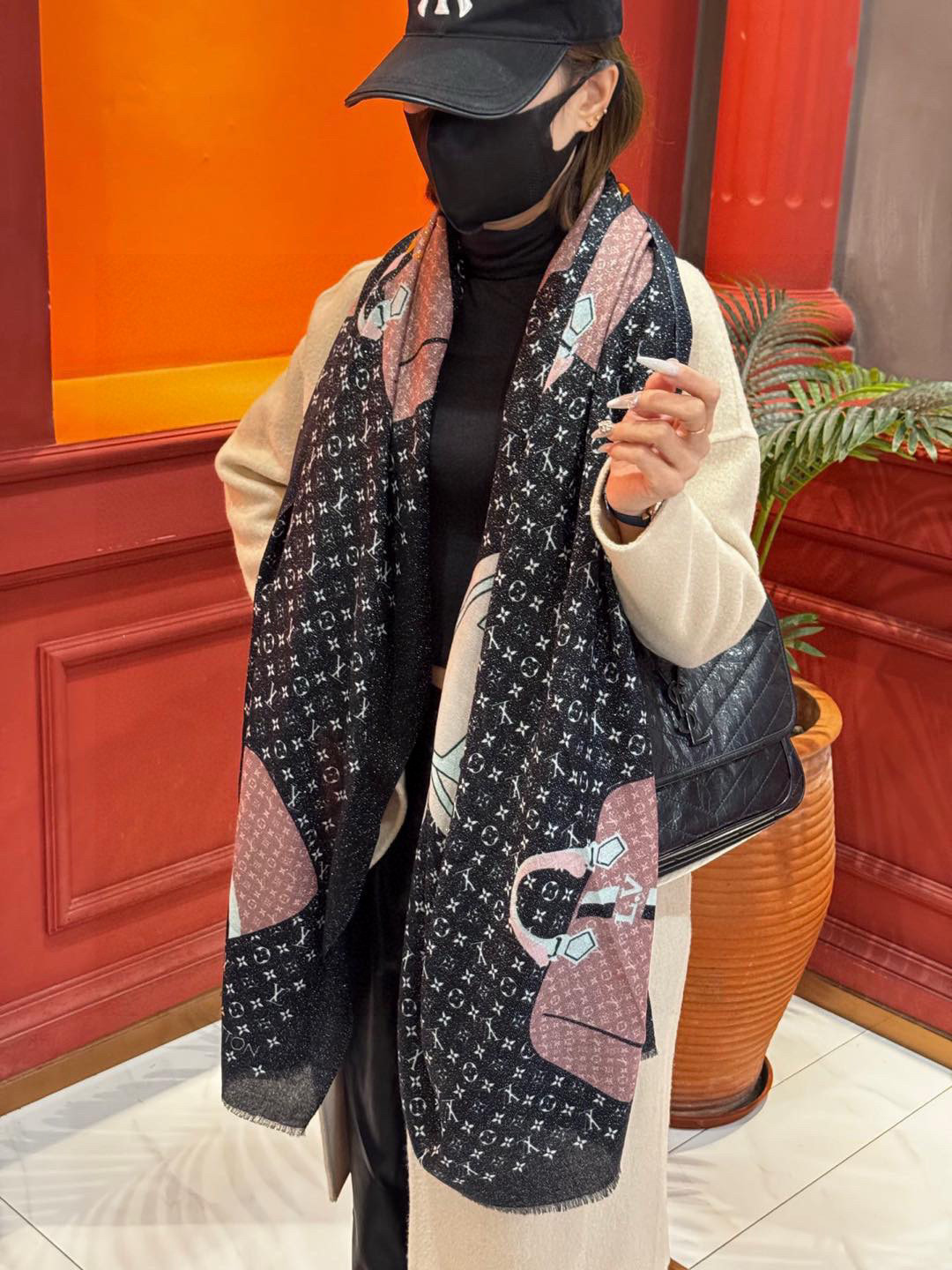  会发光发亮的围巾2025开春新款限定系列爆款到啦LV原单正品。早秋主打款。佩戴Le Tout Pari