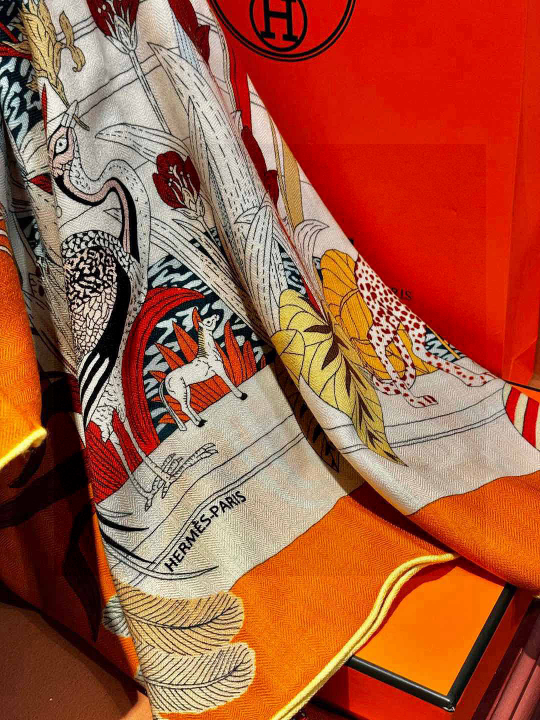  羊绒新款🆕👏买了都说好看‼️推荐💕爱马仕双面同色羊绒方巾，【奇珍乐园双面同色140】顶级工艺超值‼️爱