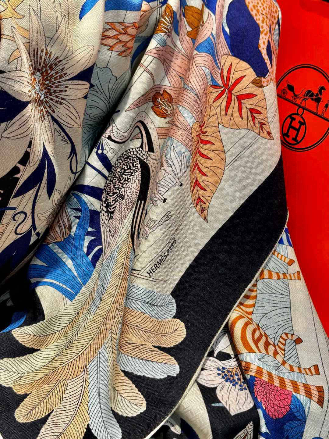  羊绒新款🆕👏买了都说好看‼️推荐💕爱马仕双面同色羊绒方巾，【奇珍乐园双面同色140】顶级工艺超值‼️爱