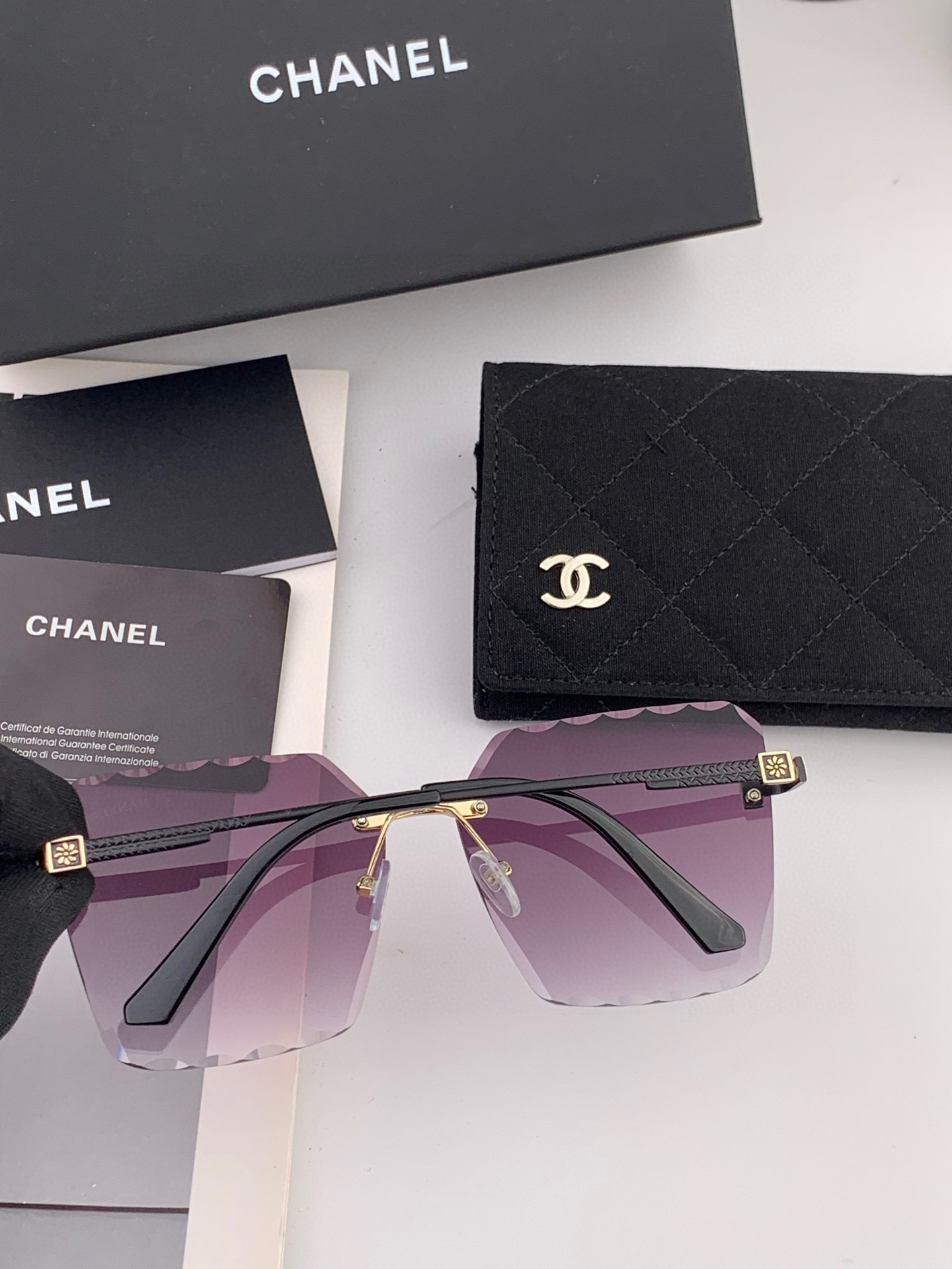 CHANE 香奈儿🌋☔️时尚无框搭配偏光镜片 顶级奢侈品强 高品质胜利亲亲🍦🍨 得意 气质非凡😄 🍫🍪