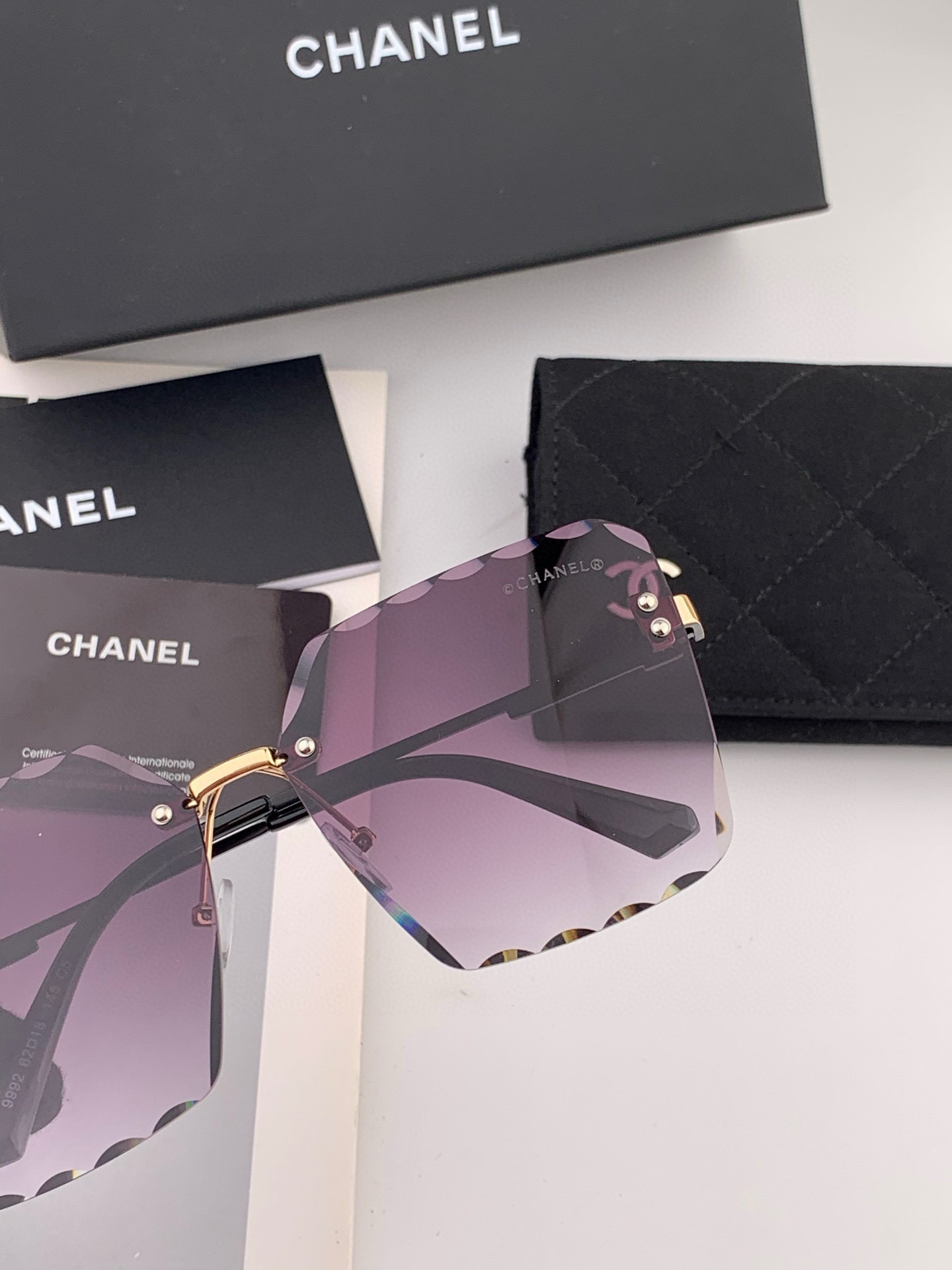  CHANE 香奈儿🌋☔️时尚无框搭配偏光镜片 顶级奢侈品强 高品质胜利亲亲🍦🍨 得意 气质非凡😄 🍫🍪