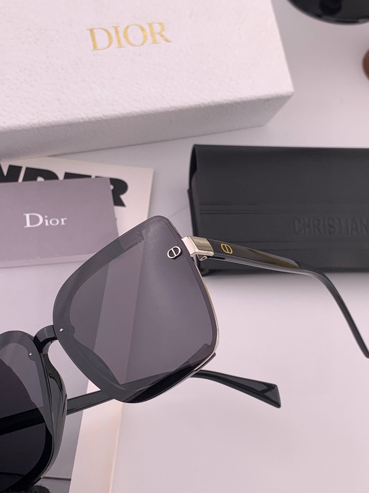  🔺 【DIOR-迪奥】2025开春新款 潮流爆款 时尚方框偏光太阳镜 高品质 佩戴舒适 网红潮款墨镜 