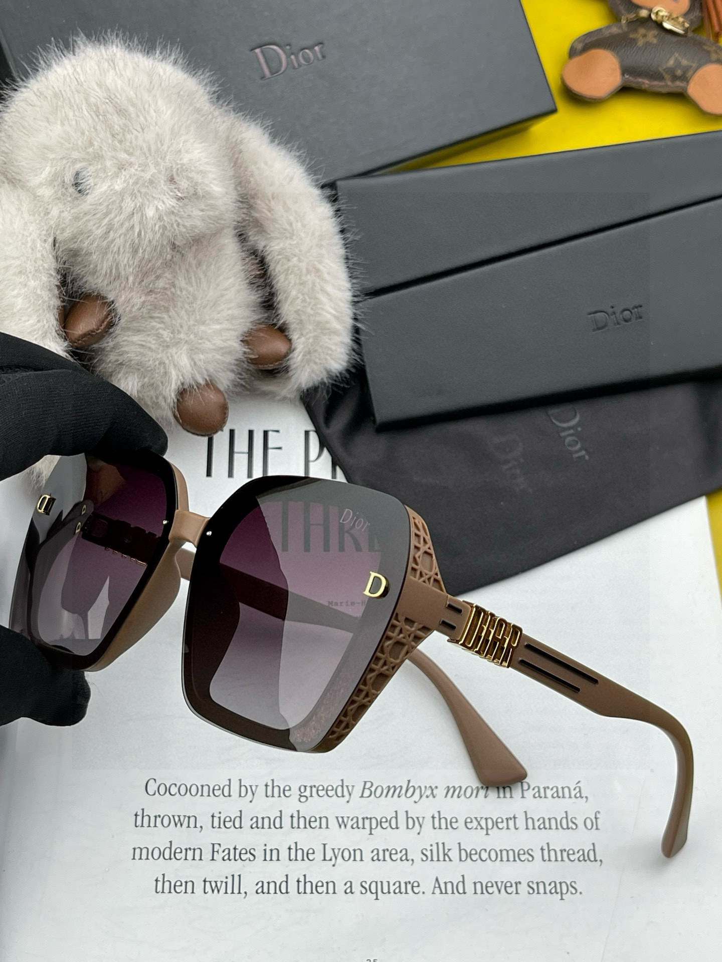  🔺 【DIOR-迪奥】2025
开春新款 潮流爆款 时尚方框偏光太阳镜 高品质 佩戴舒适 网红潮款墨镜