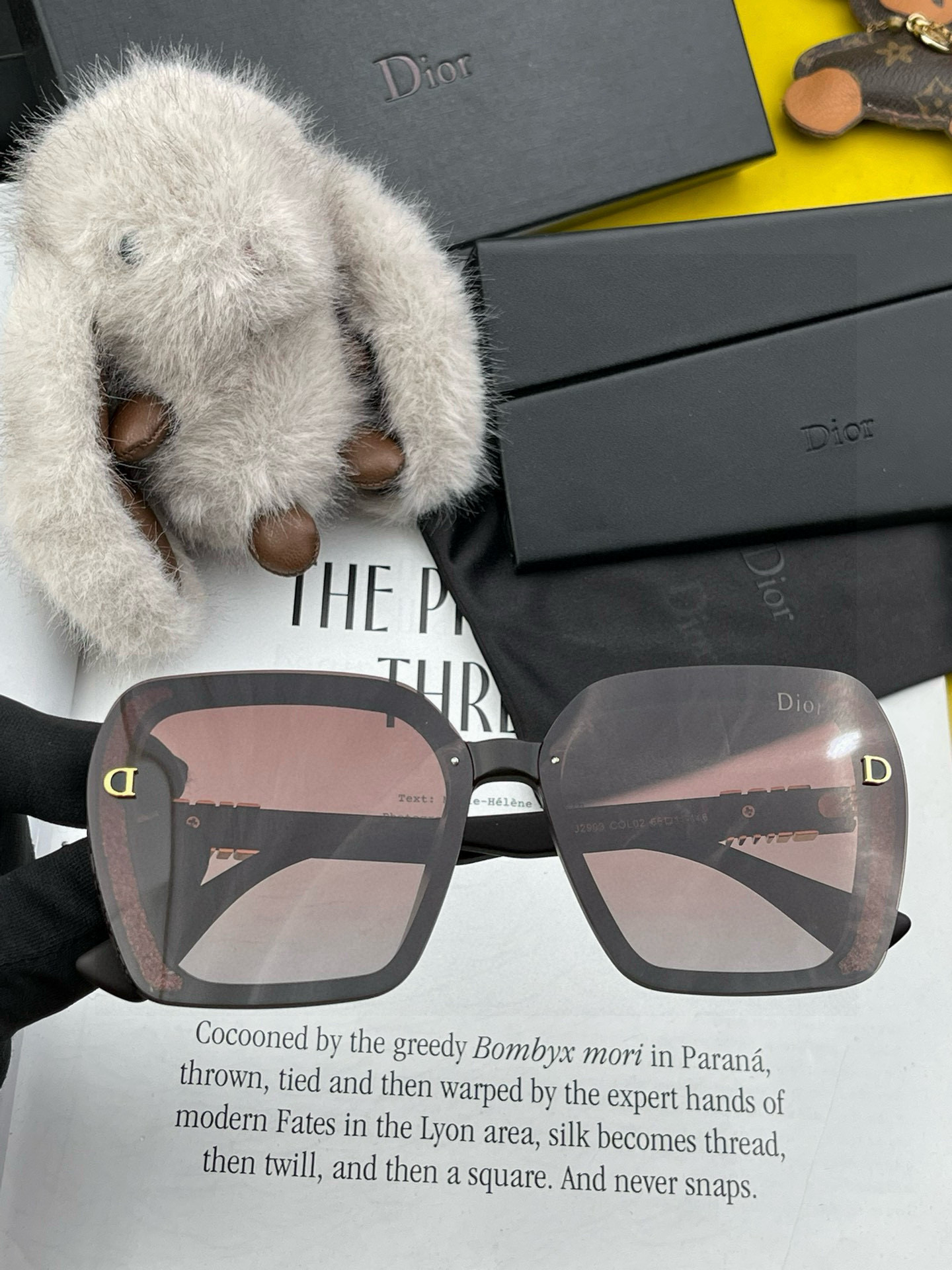  🔺 【DIOR-迪奥】2025
开春新款 潮流爆款 时尚方框偏光太阳镜 高品质 佩戴舒适 网红潮款墨镜