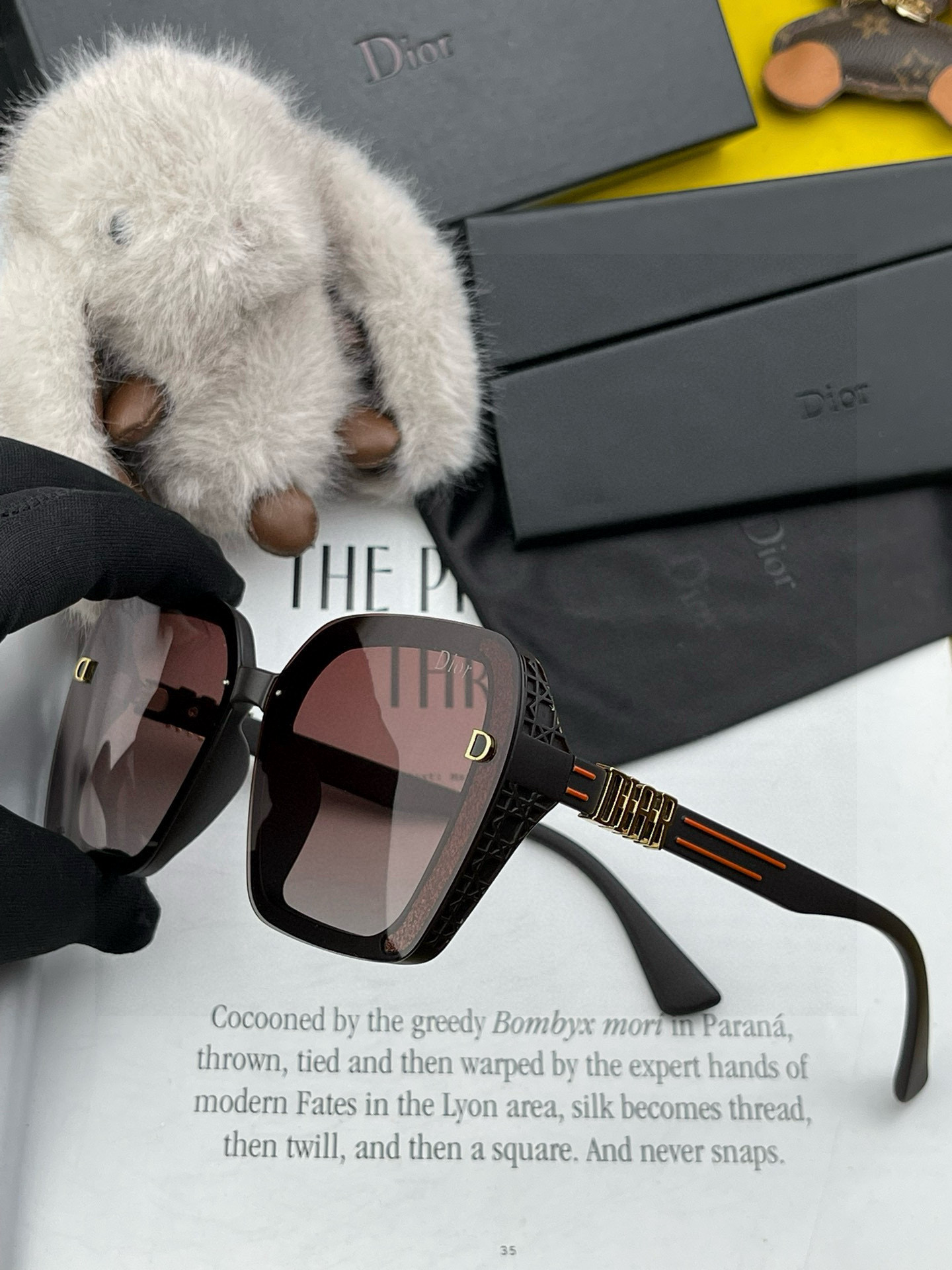  🔺 【DIOR-迪奥】2025
开春新款 潮流爆款 时尚方框偏光太阳镜 高品质 佩戴舒适 网红潮款墨镜