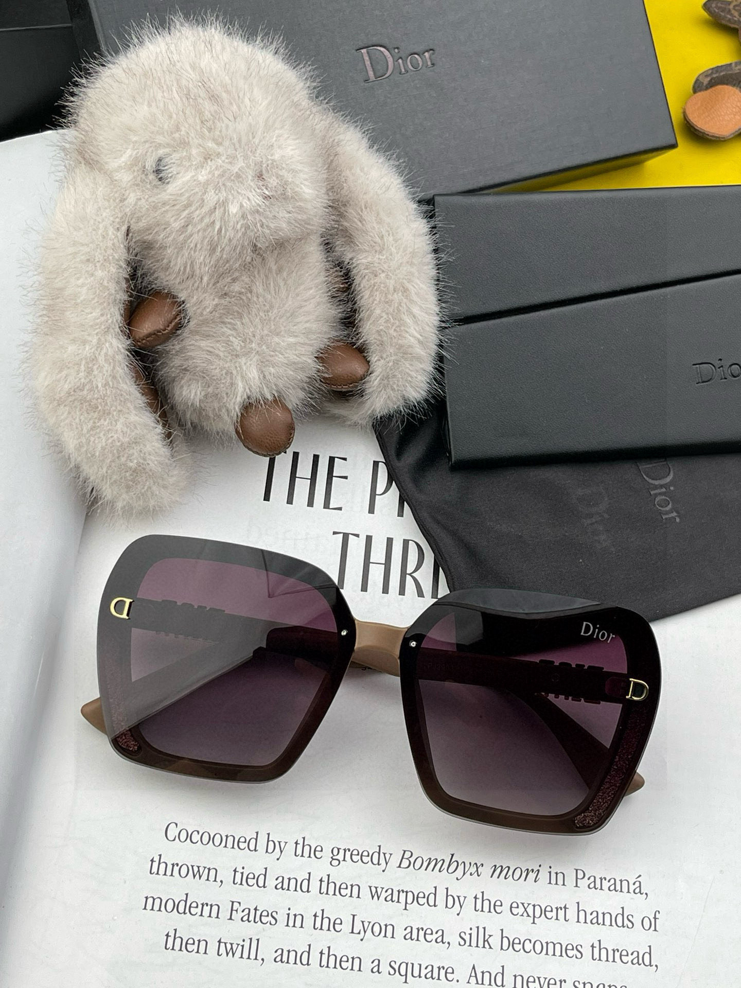  🔺 【DIOR-迪奥】2025
开春新款 潮流爆款 时尚方框偏光太阳镜 高品质 佩戴舒适 网红潮款墨镜