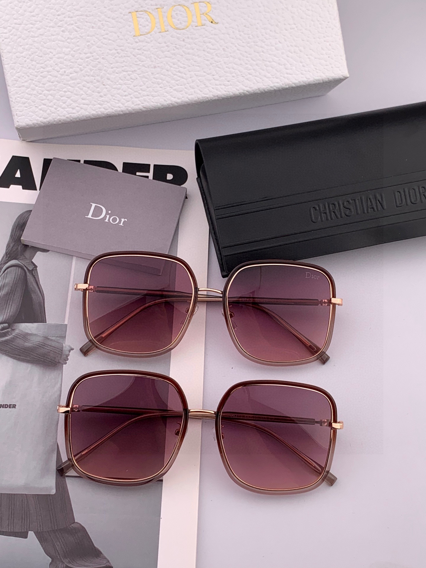  【偏光系列】 DIOR 经典的方框设计，不挑脸型，无论搭配大衣还是连衣裙都非常显气质偏光镜片预防紫外线