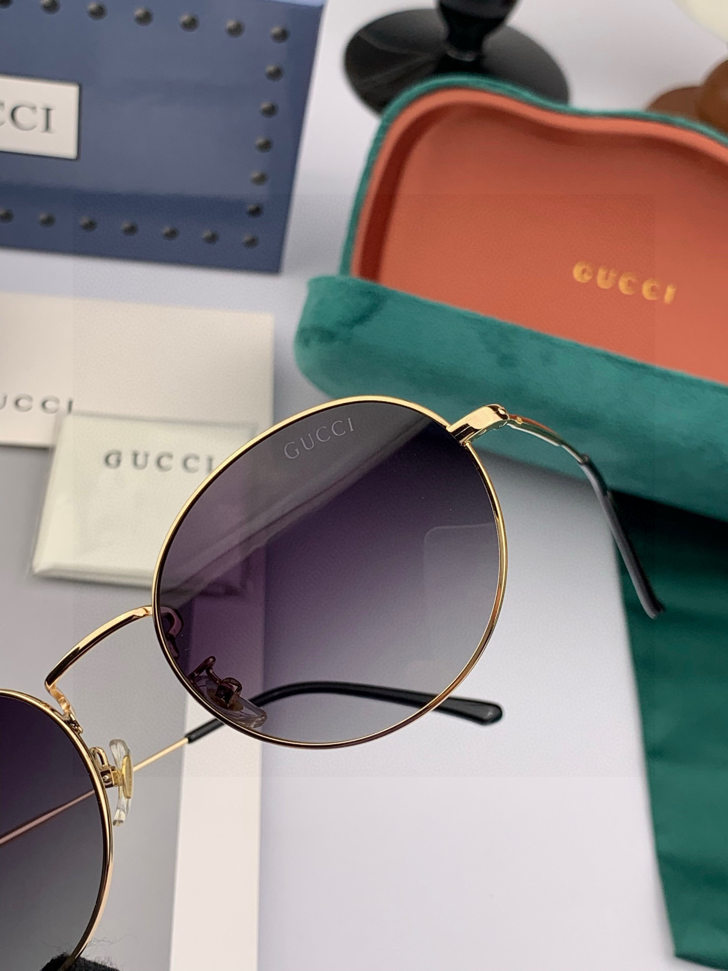   Gucci 。  高品质男女款墨镜   👍 进口宝丽来偏光镜片  。 开车钓鱼都可 。百搭显瘦墨镜韩