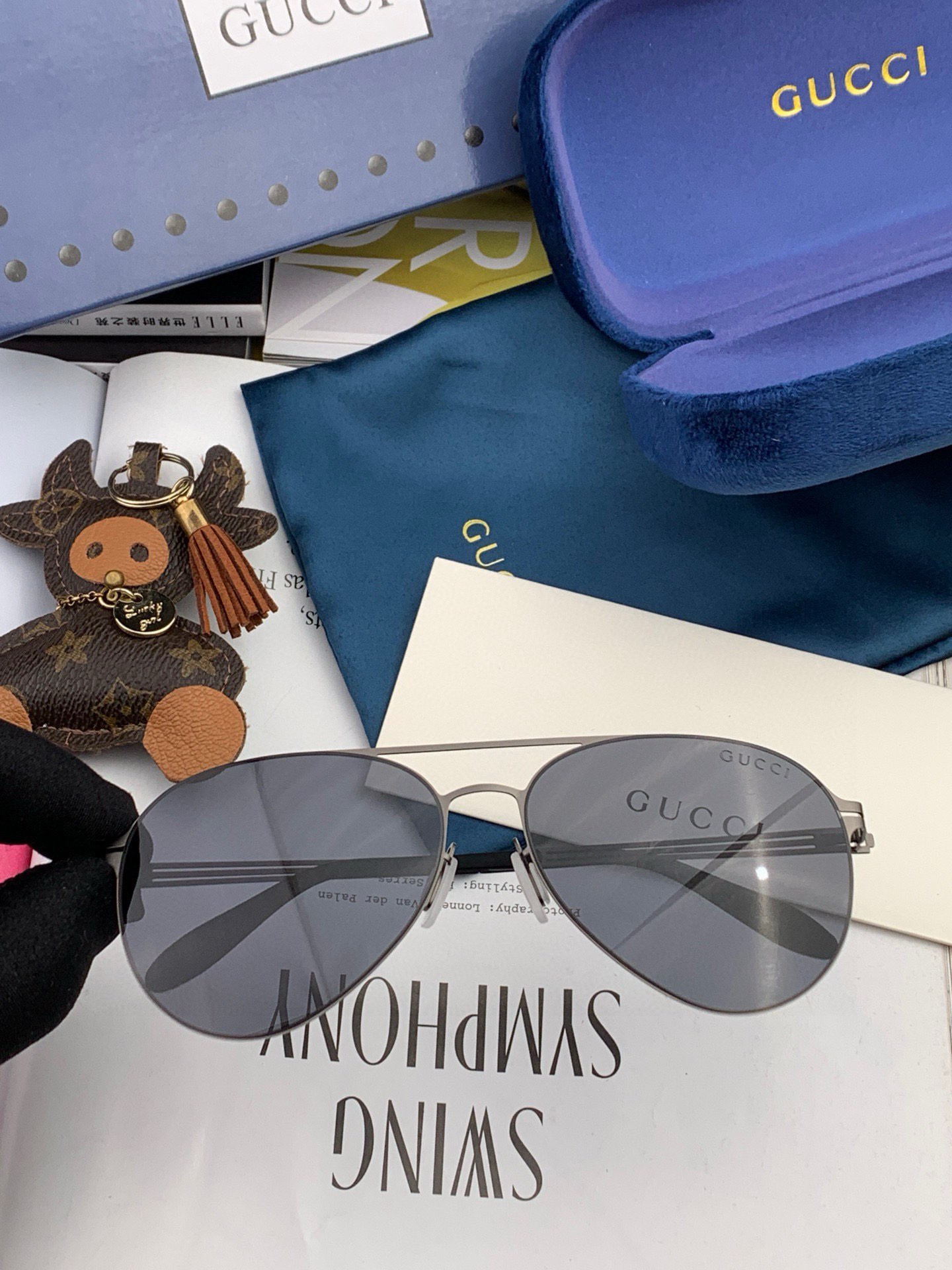   Gucci 2025春夏新款超轻无螺丝压不坏系列情侣款太阳镜高清尼龙镜片🦅完美品质，适合各种脸型，经