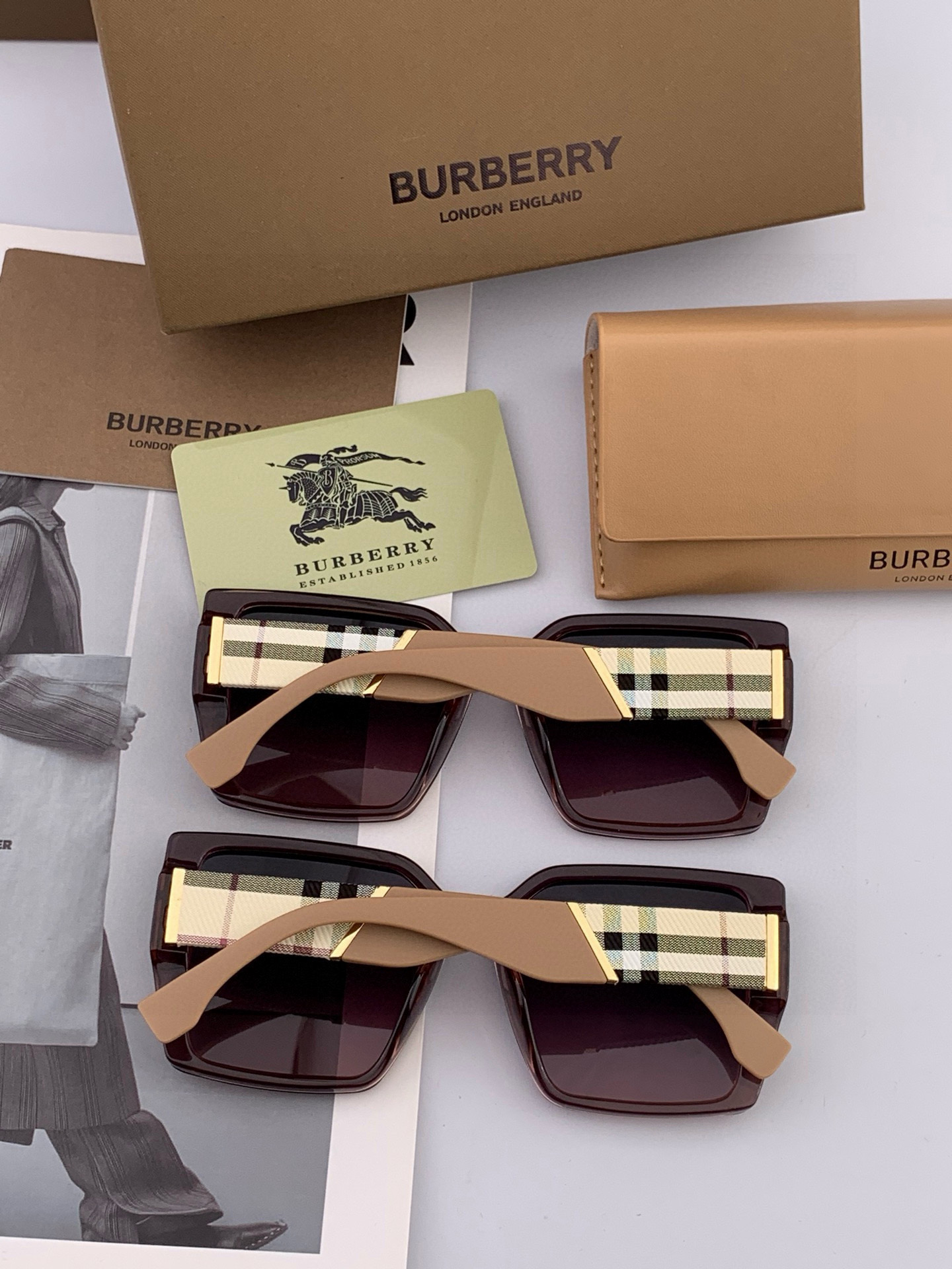 【偏光系列太阳镜】🎈原版出货 巴宝莉网红超爆款💙经典奢华全球风强酷亲亲 时尚方框太阳镜得意 气质非凡😄 