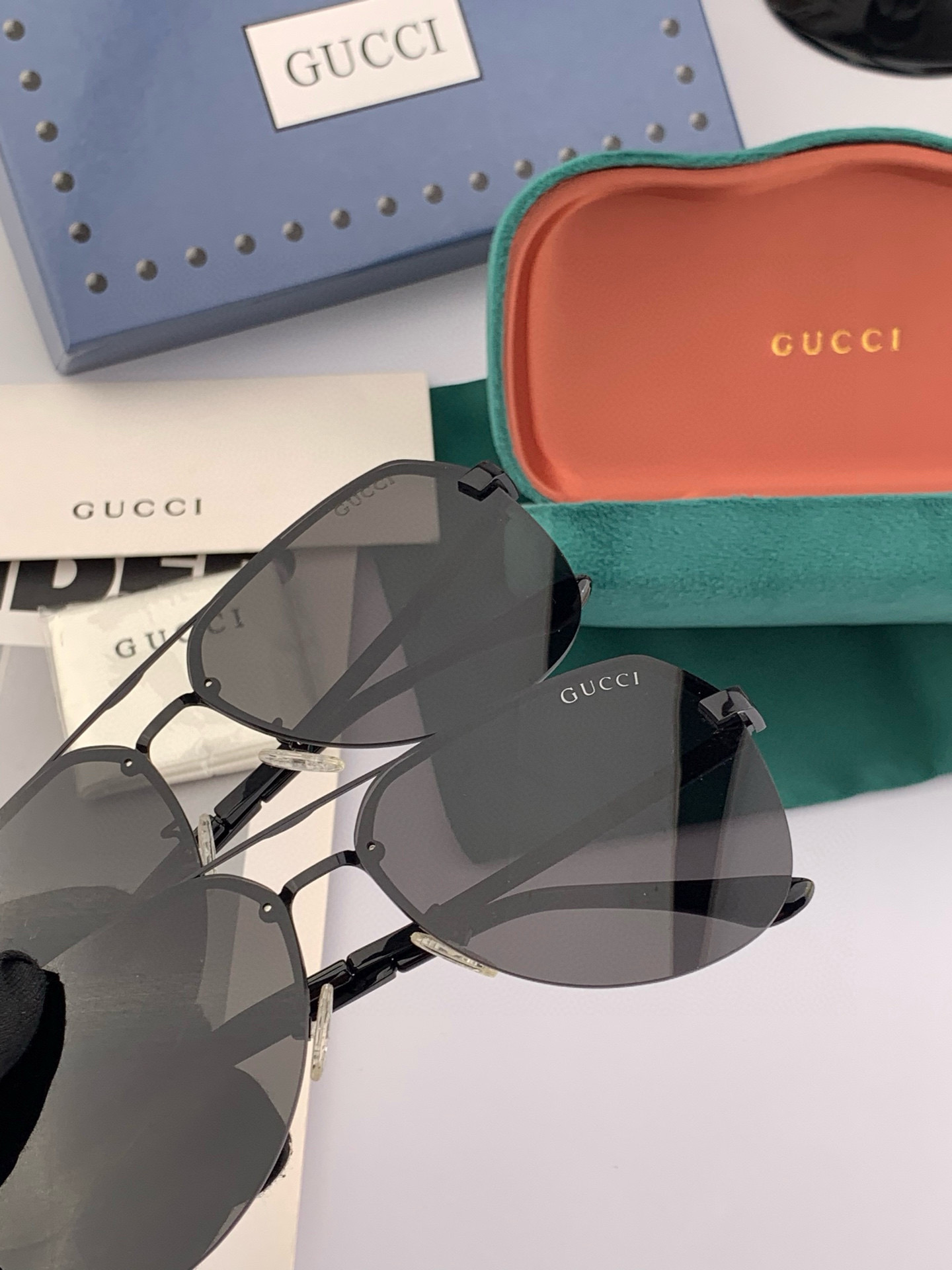  GUCCI 官网同步。  高品质男女款墨镜   👍 进口宝丽来偏光镜片  。蛤蟆镜 开车钓鱼都可 。型