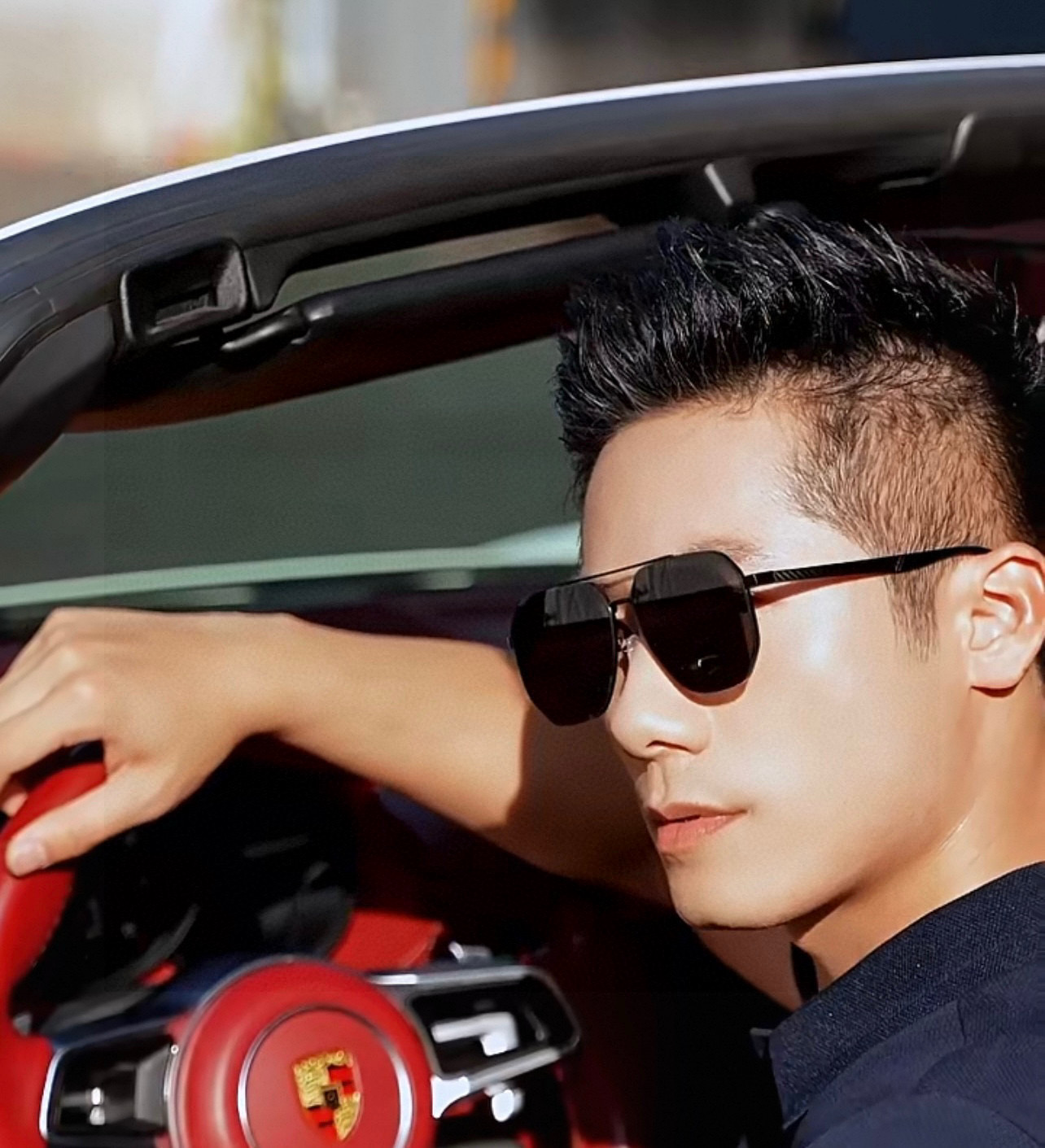 ♦️ GUCCI 2025
新款男女情侣款太阳镜多边形墨镜iP电镀永不褪色 超轻超有弹性整幅眼镜无螺丝重