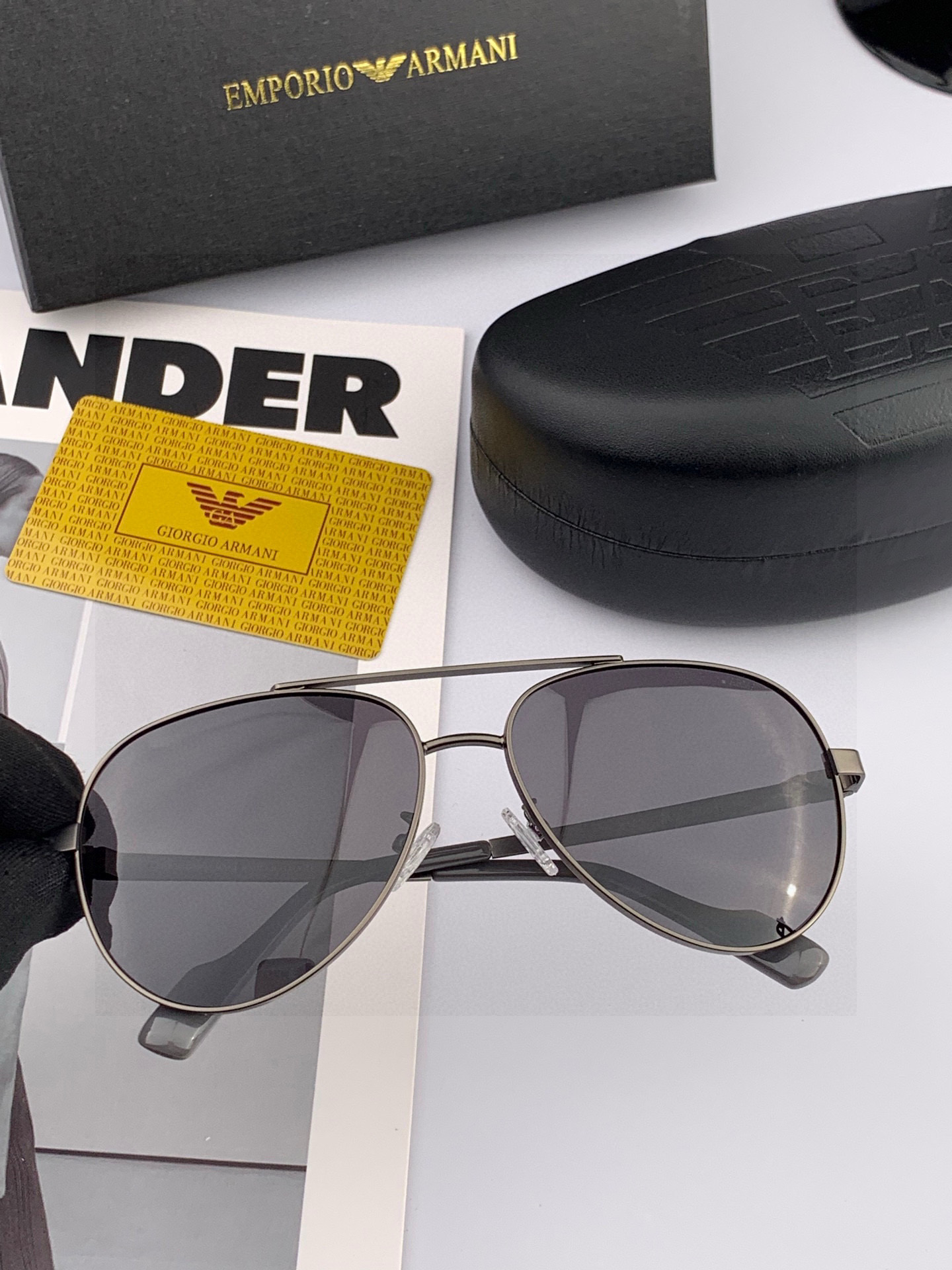   【阿玛尼】2025新款超百搭金属尼龙太阳镜、造型轮廓超大镜框完美修饰脸型，时尚超级百搭 ！型号：A2