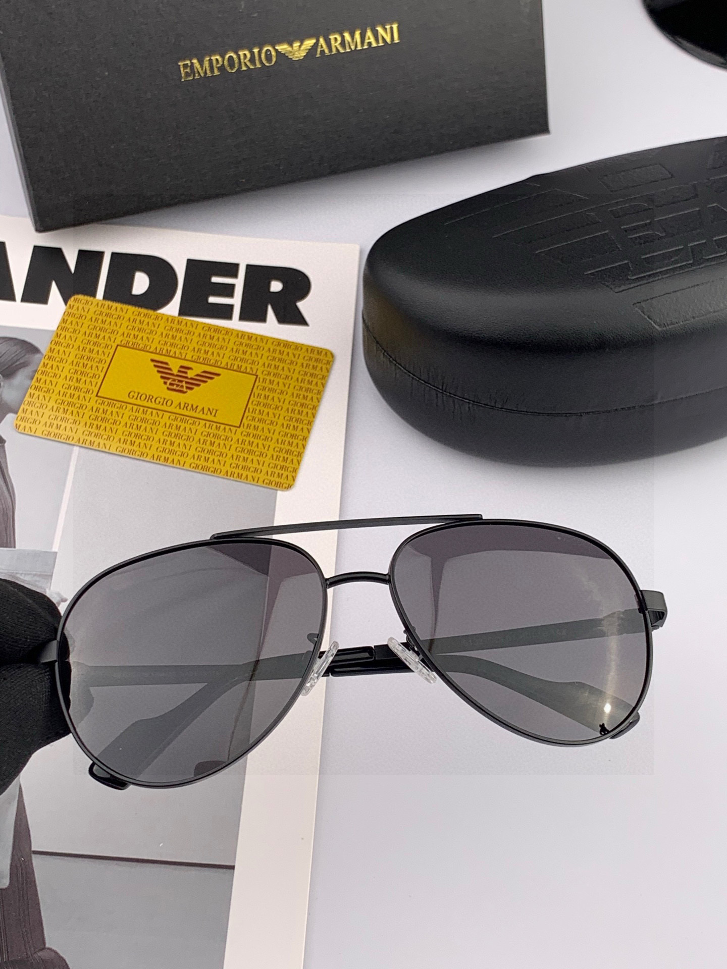   【阿玛尼】2025新款超百搭金属尼龙太阳镜、造型轮廓超大镜框完美修饰脸型，时尚超级百搭 ！型号：A2