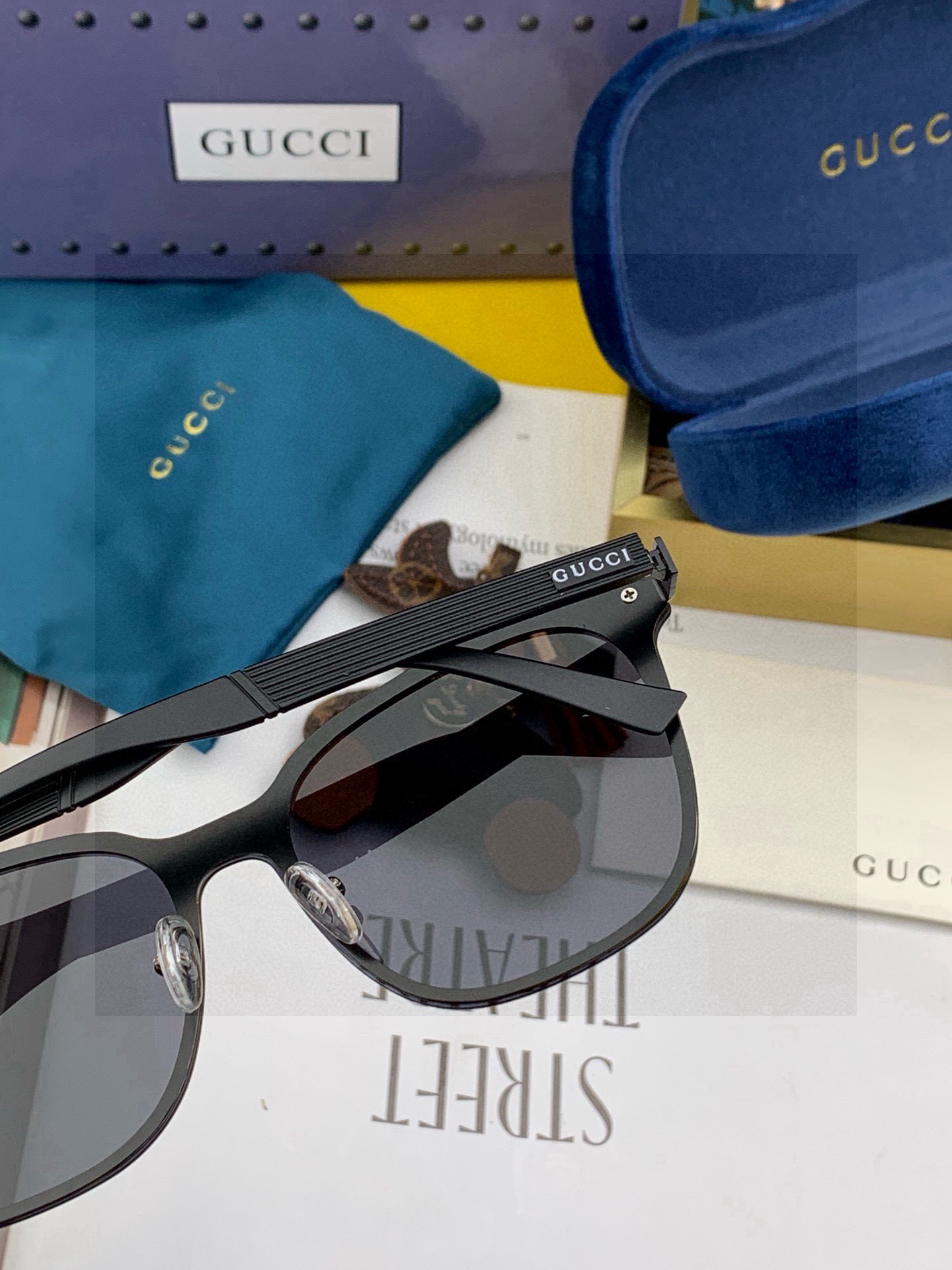    Gucci古奇 新款连体驶驾镜墨镜出行必众备多明星同款 太阳镜 男女太士阳镜飞行  型号：G075