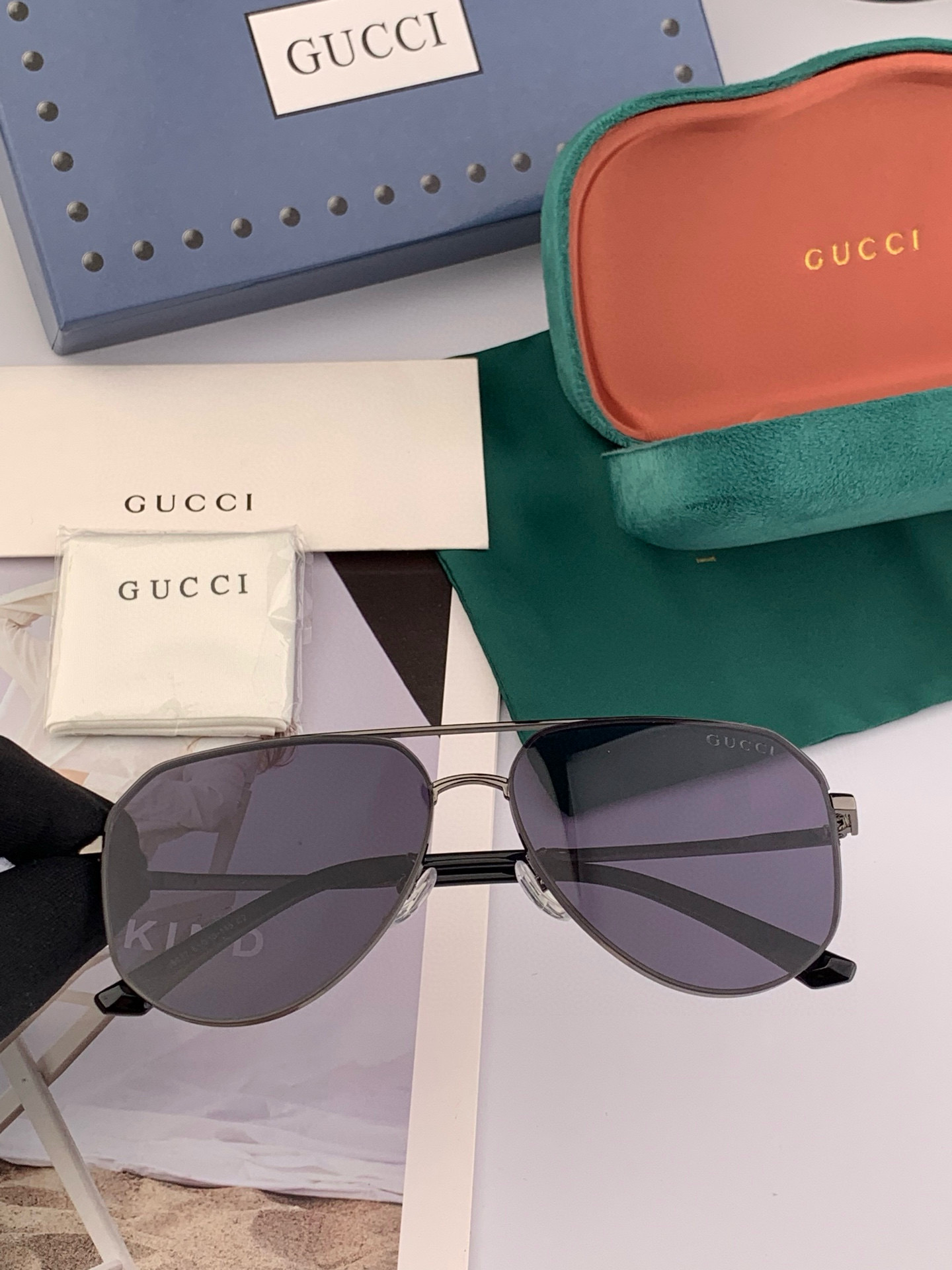         GUCCI 男款炫彩飞行员偏光太阳镜 ❤️材质：高清尼龙加厚卡槽高清偏光镜片 🌹无边框镜